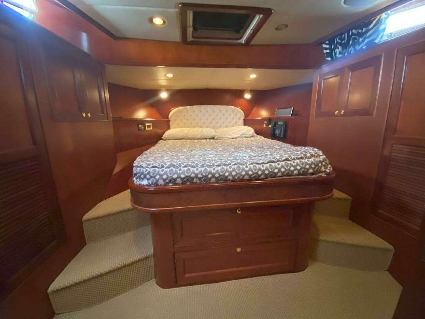 2005 Offshore Yachts — - Image 27
