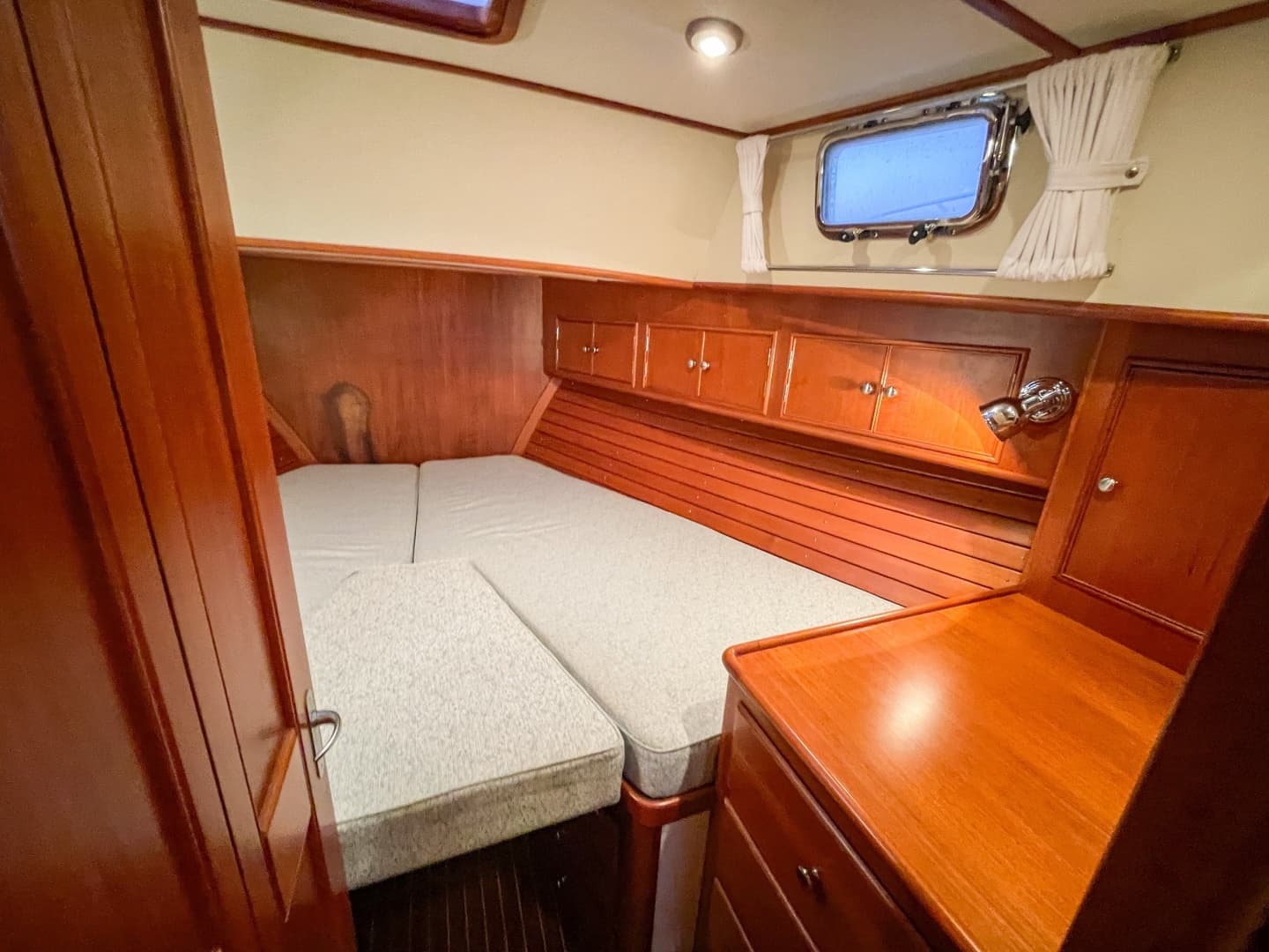 2001 Grand Banks Eastbay 38 HX - Image 36