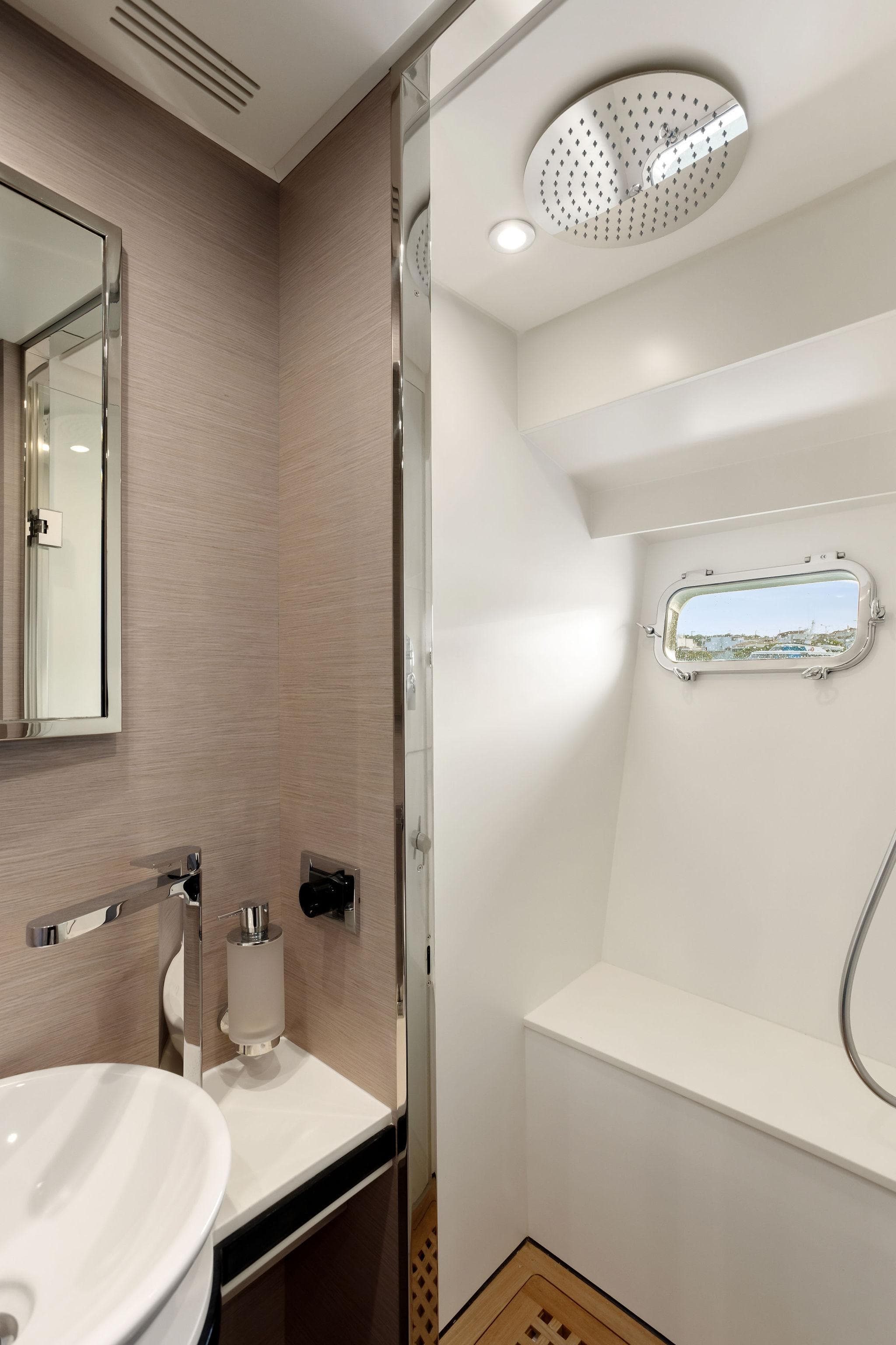 2016 Azimut Magellano 76 - 59
