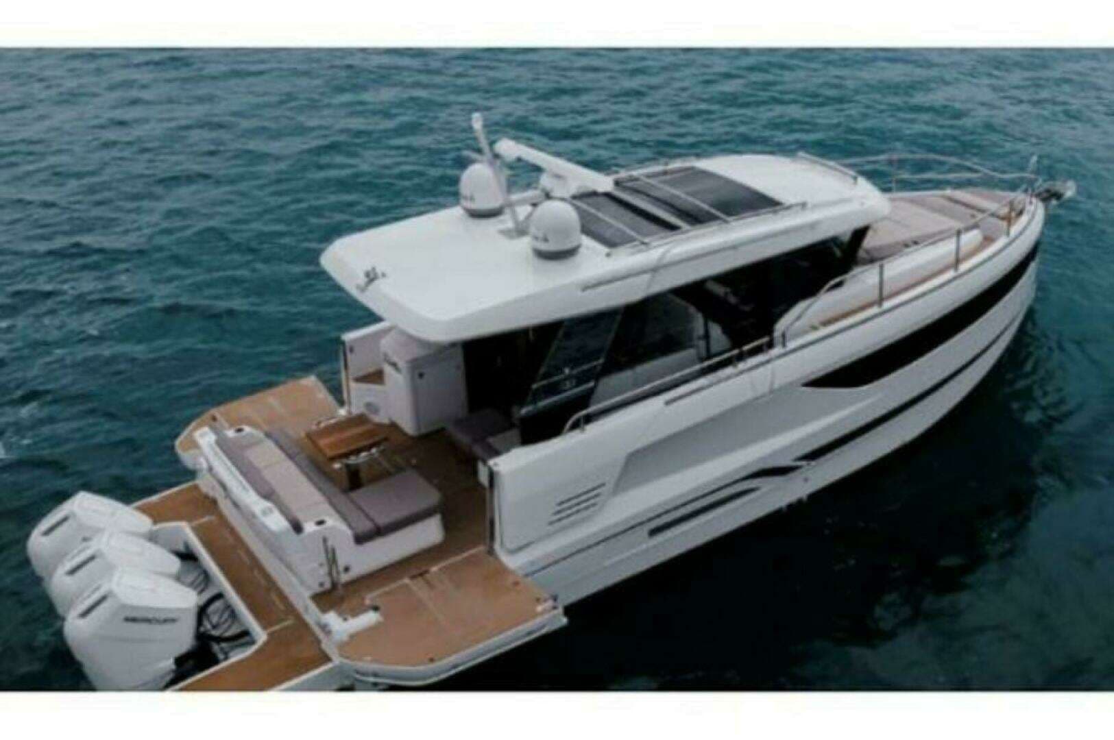2025 Wellcraft 44 Explorer - Image 2
