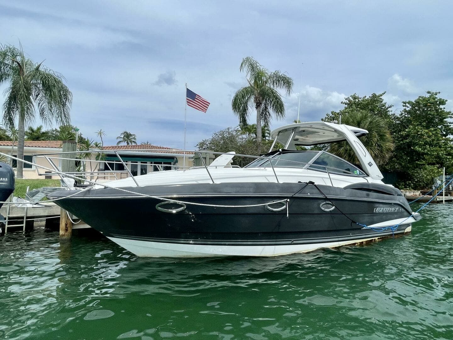 2016 Monterey 335 Sport Yacht - Image 3