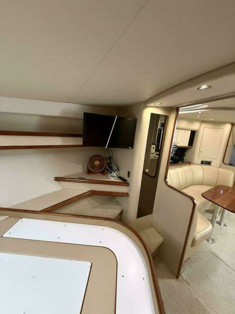 2001 Cruisers 3672 Express - Image 22