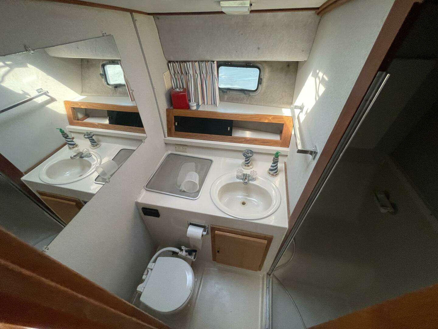 1989 Silverton 37 Convertible - Image 35