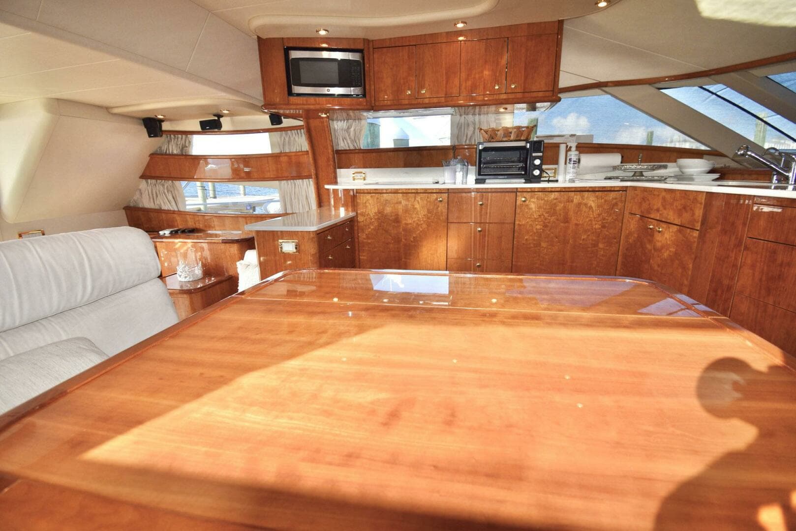 2010 Neptunus MY Flybridge - Image 11