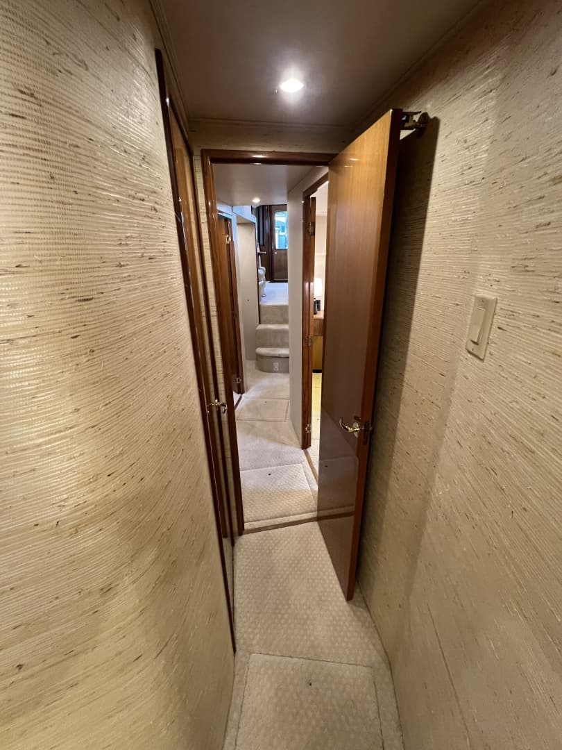 2003 Viking 52 Convertible - Image 28
