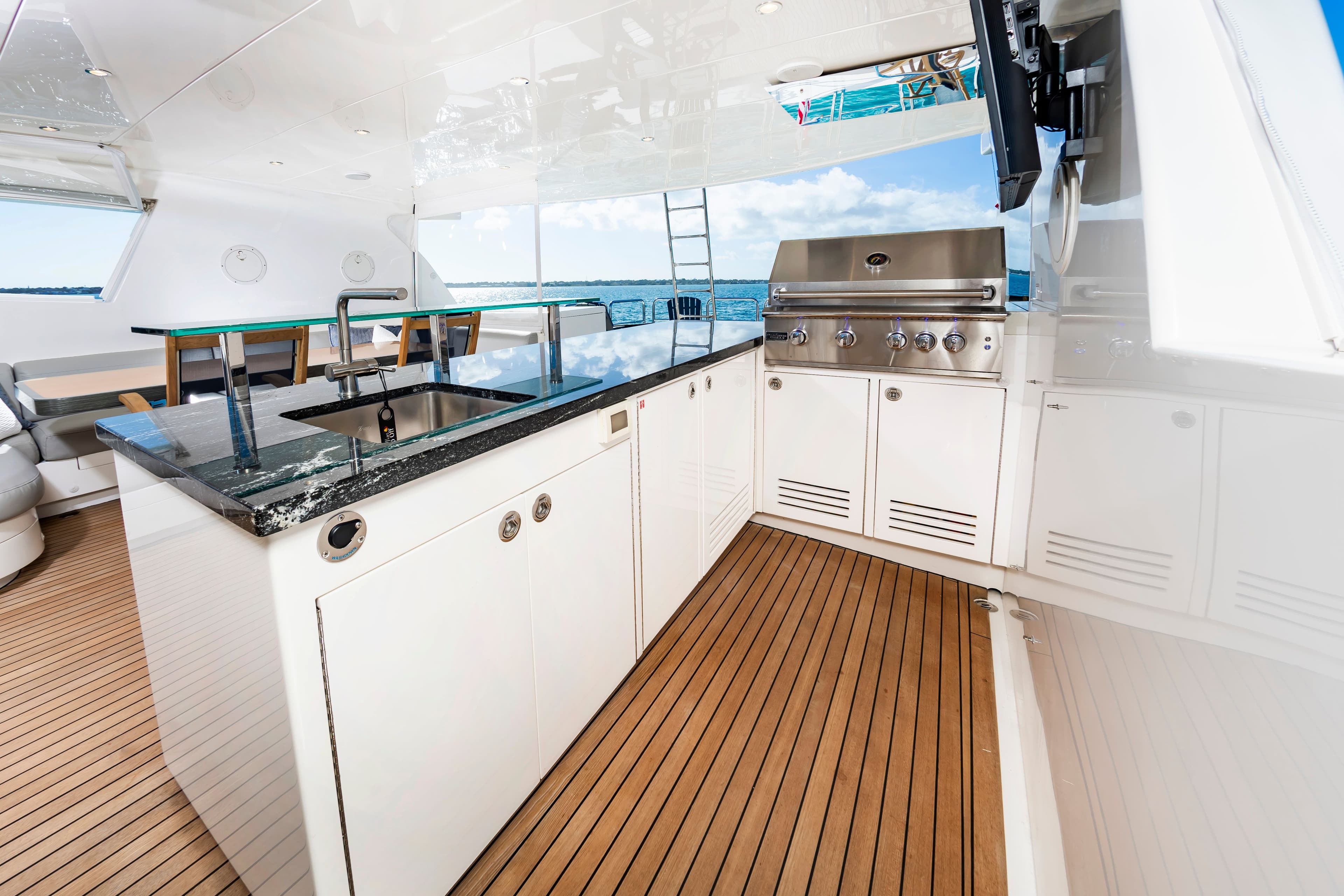 2017 Johnson 93 Flybridge - 14