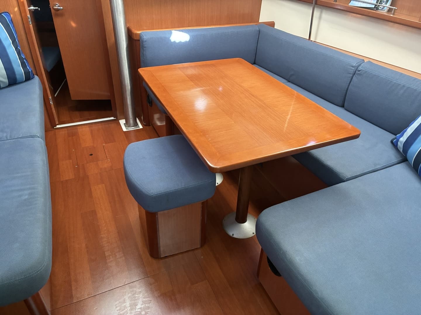 2008 Beneteau Oceanis 43 - Image 7