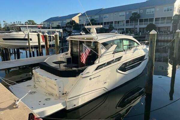 2018 Cruisers Yachts 42 Cantius - Image 1