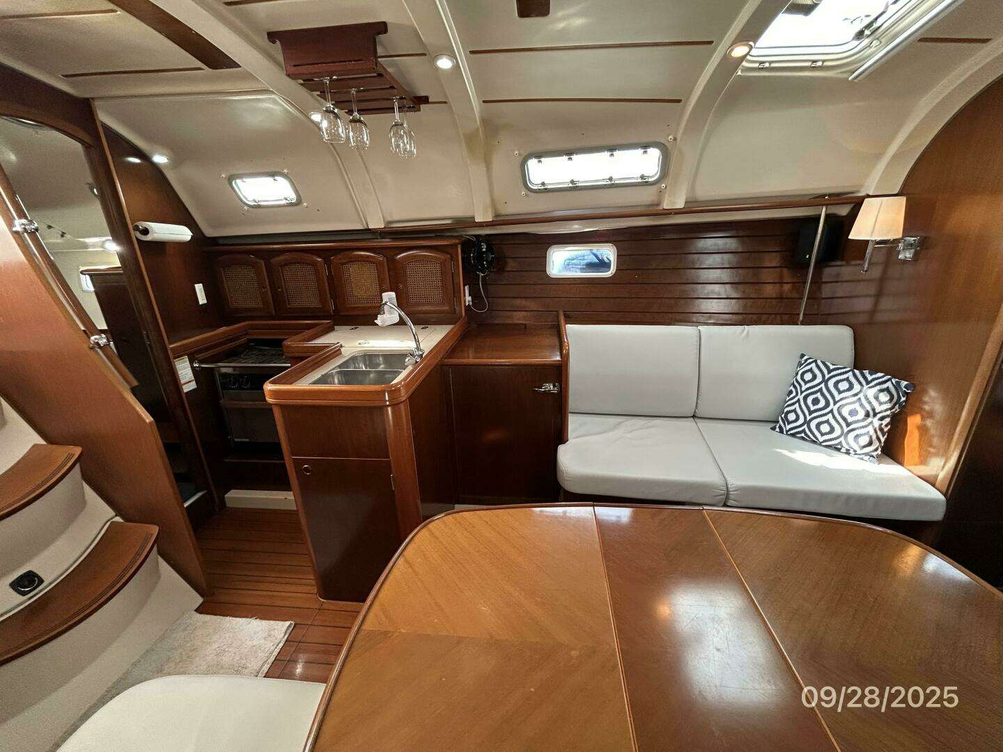 1998 Beneteau Oceanis 381 - Image 38