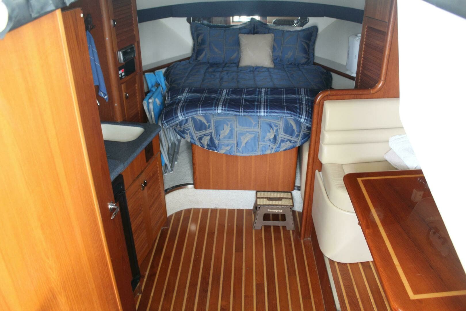 2001 Pursuit 3400 Express - Image 15