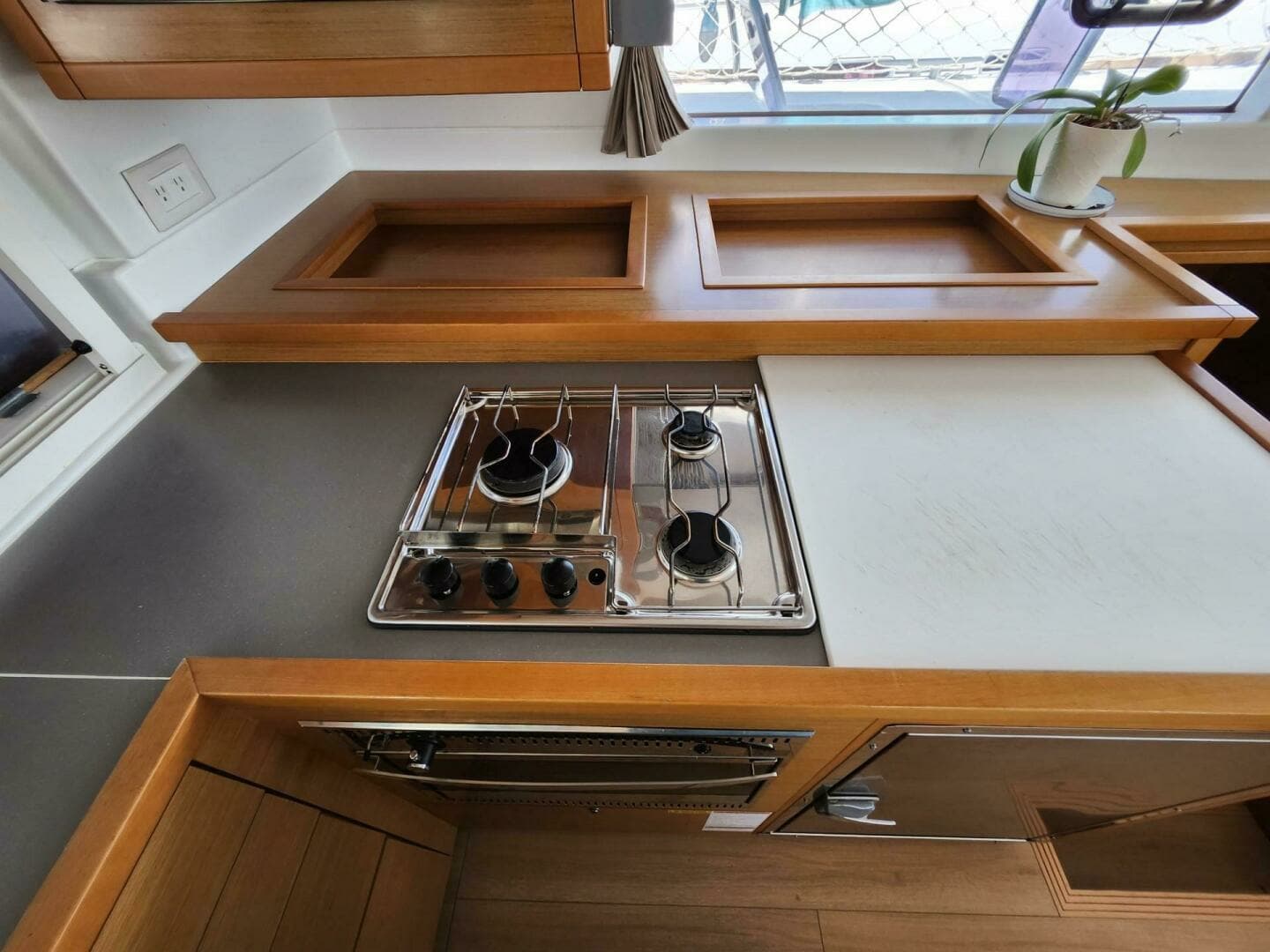 2015 Lagoon 450F - Image 10