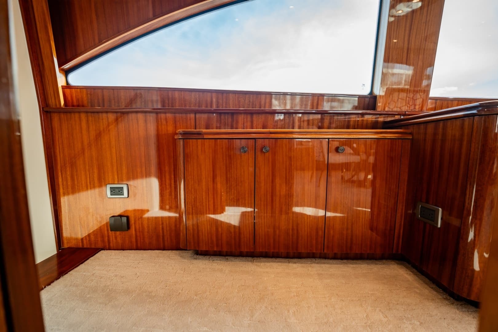 2012 Hatteras — - Image 30