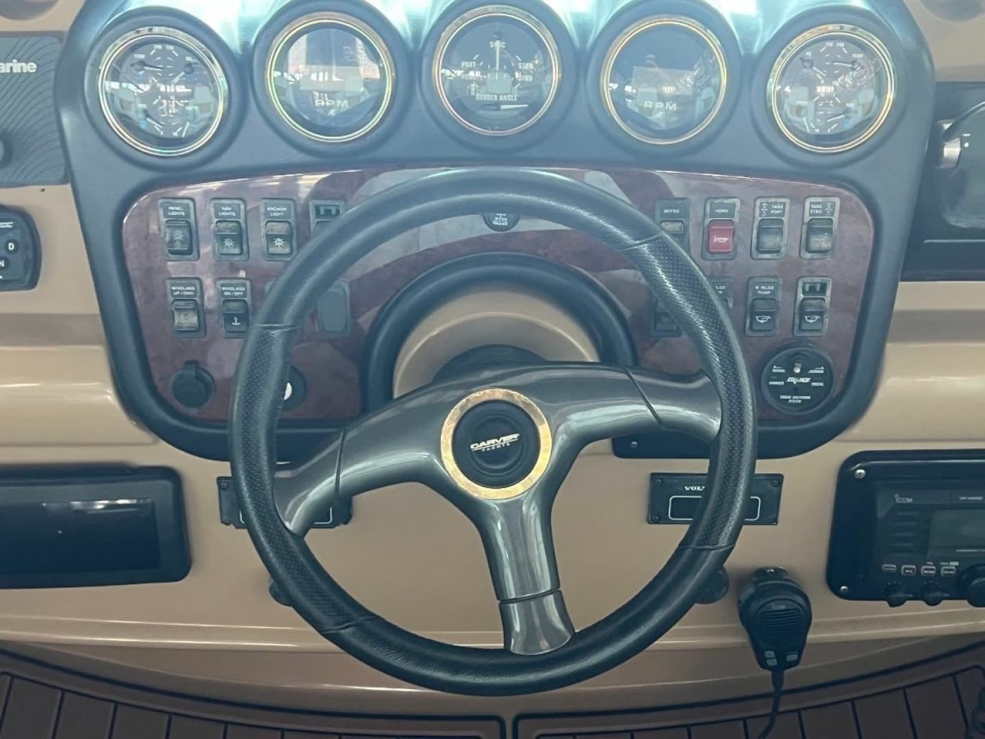 2001 Carver 466 MY - Image 18