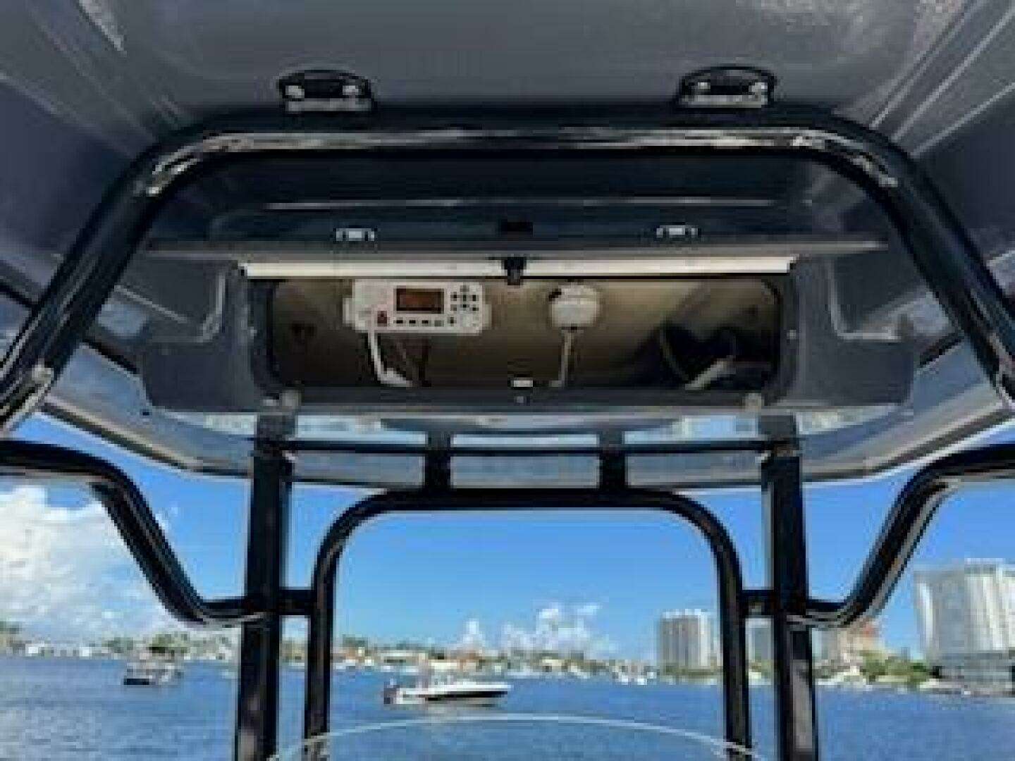 2022 Robalo R242 Center Console - Image 15