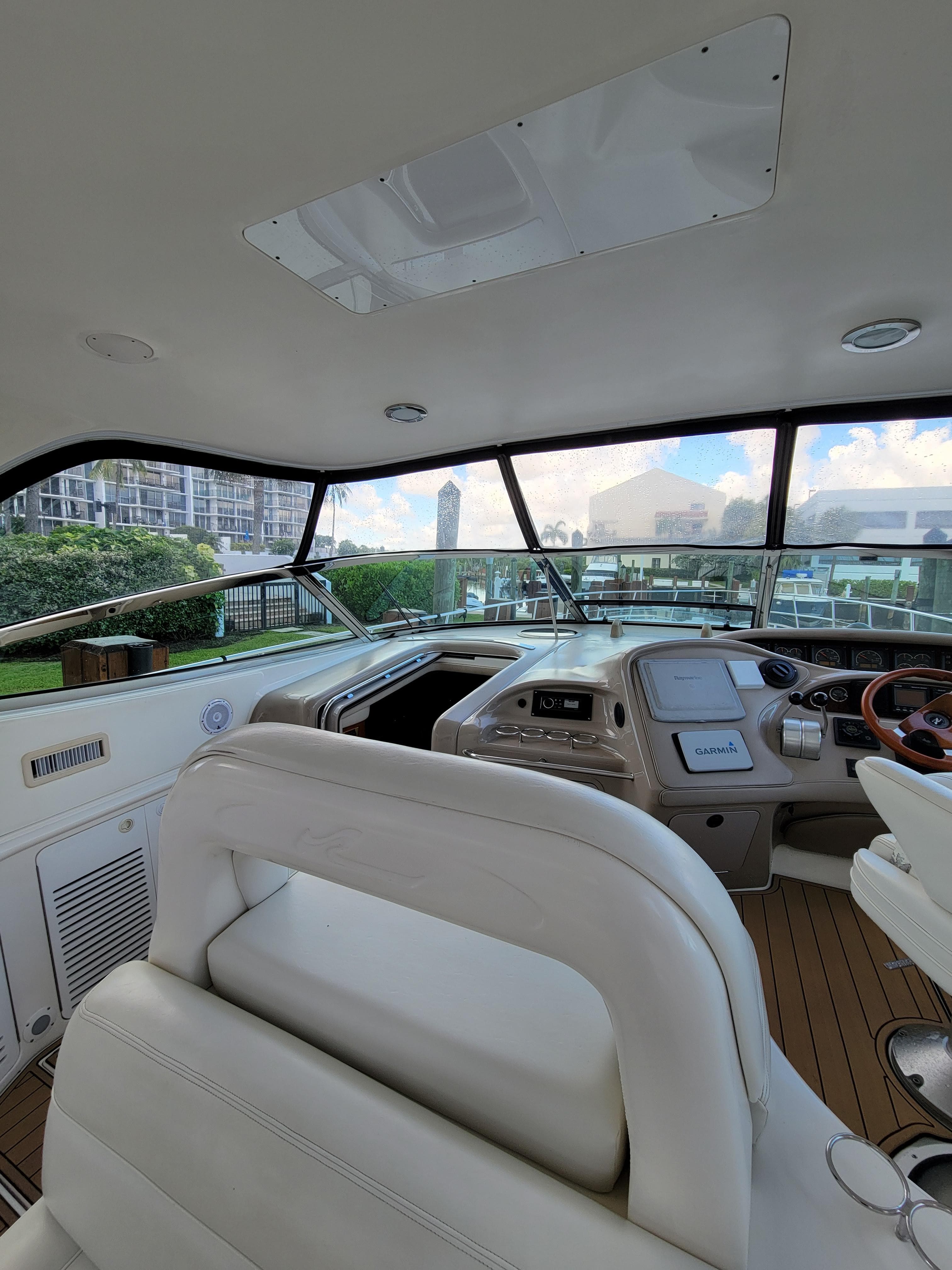 Interior view of 2000 Sea Ray 540 Sundancer yacht cockpit.
