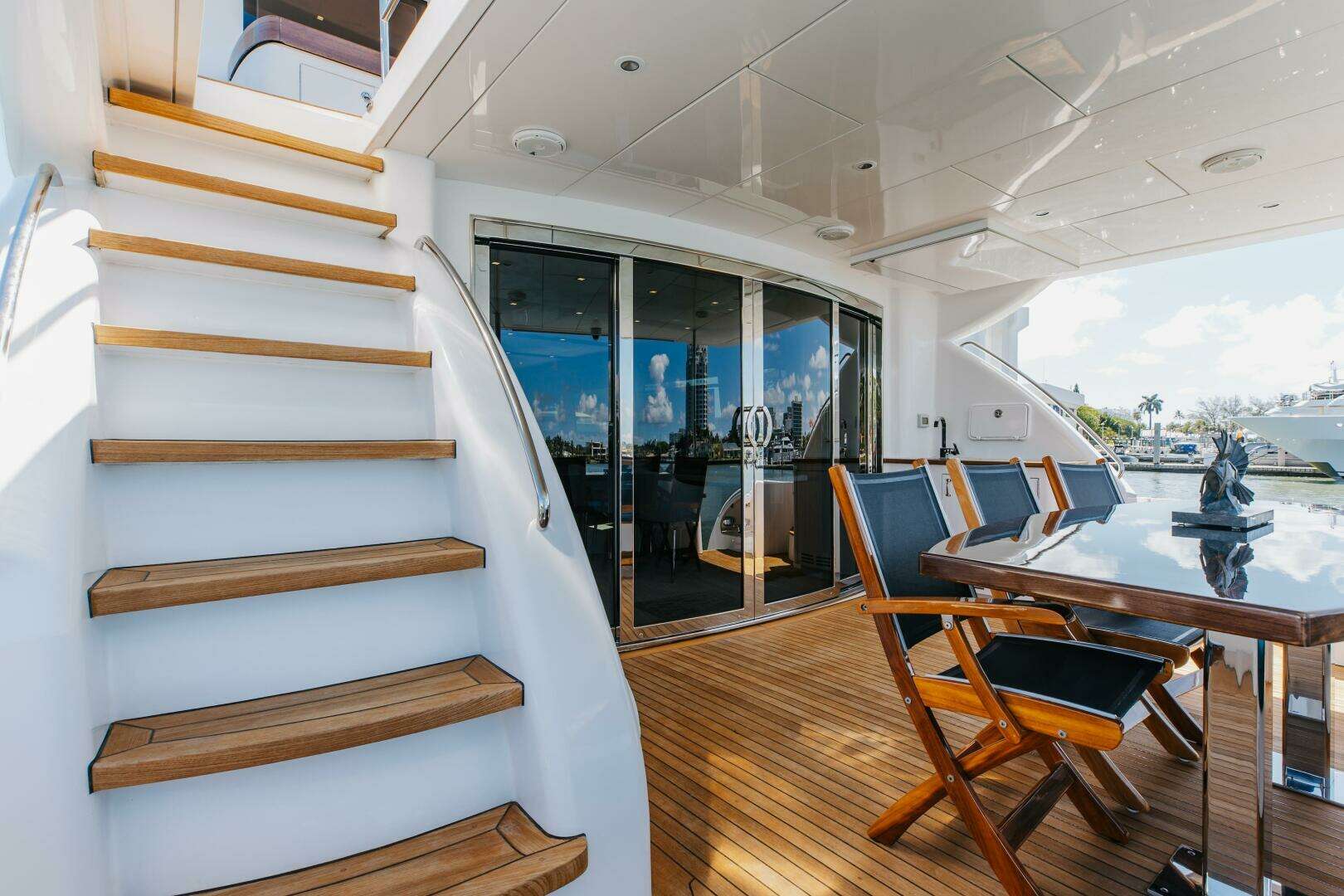 2014 Hatteras 80 - Image 7