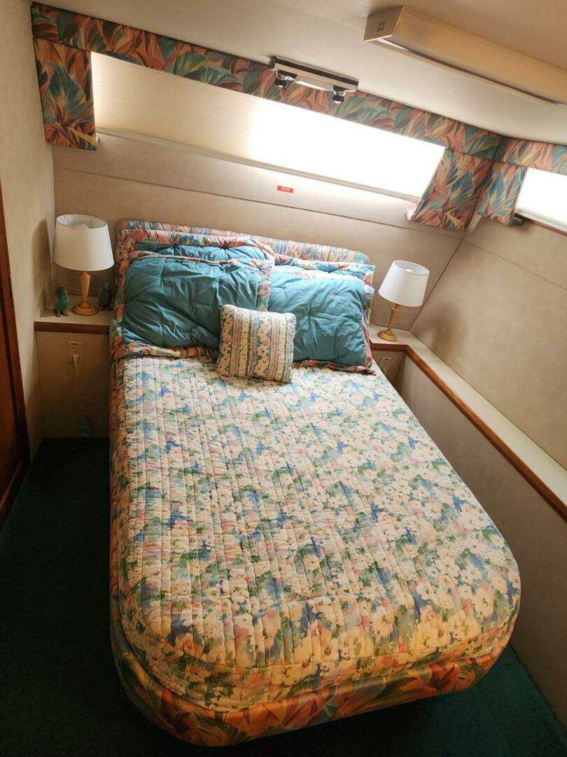 1987 Chris-Craft 362 Catalina - Image 17