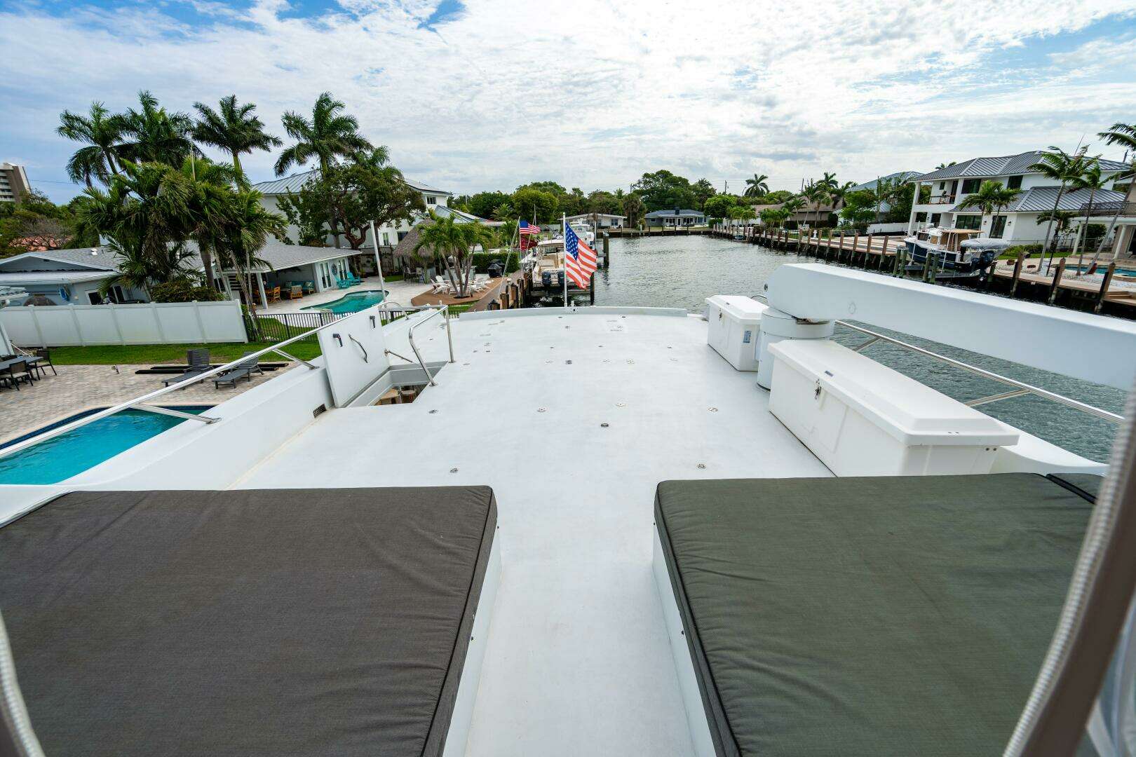 2001 Hatteras 100 Motor Yacht - Image 85