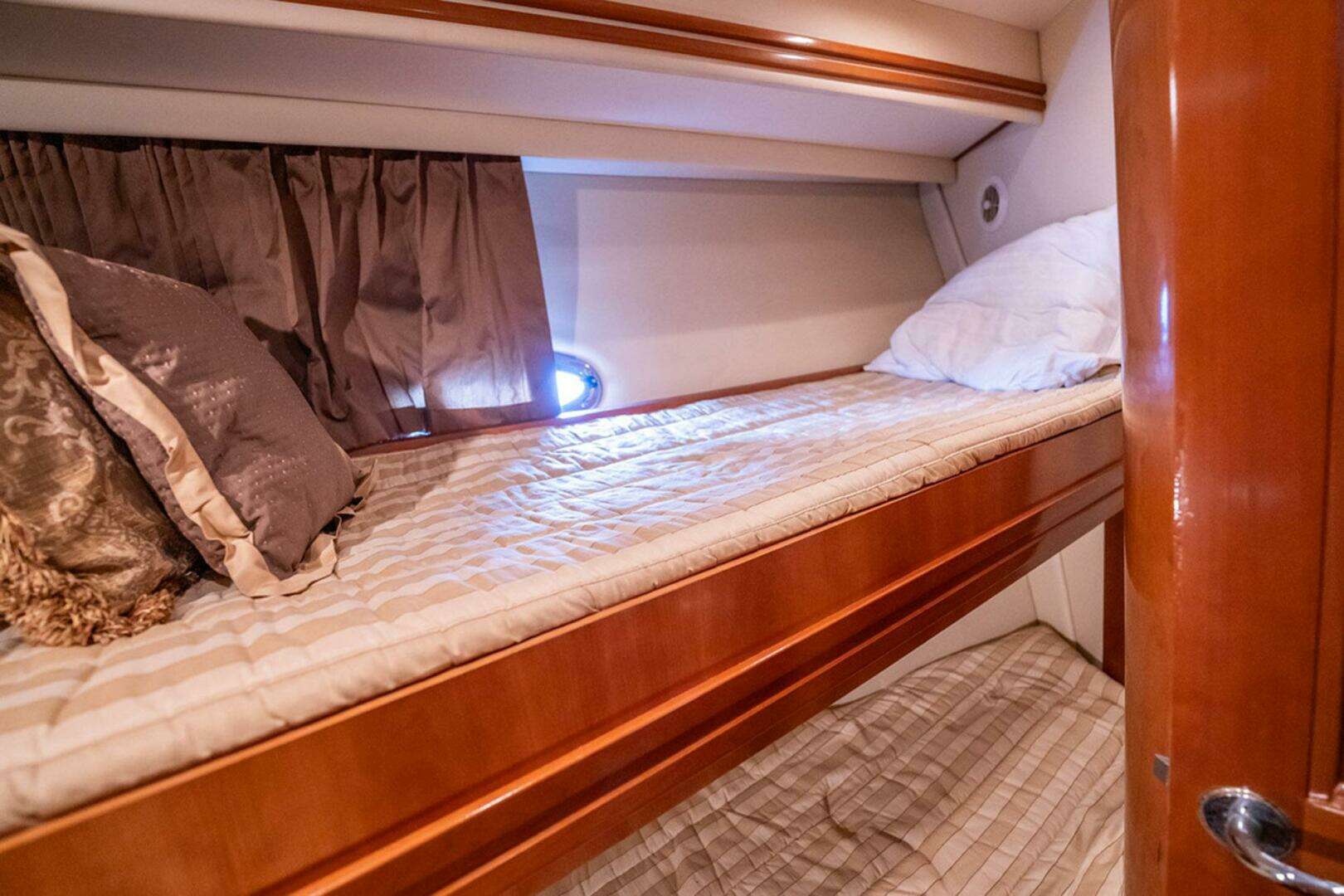 2005 Carver 56 Voyager - Image 23