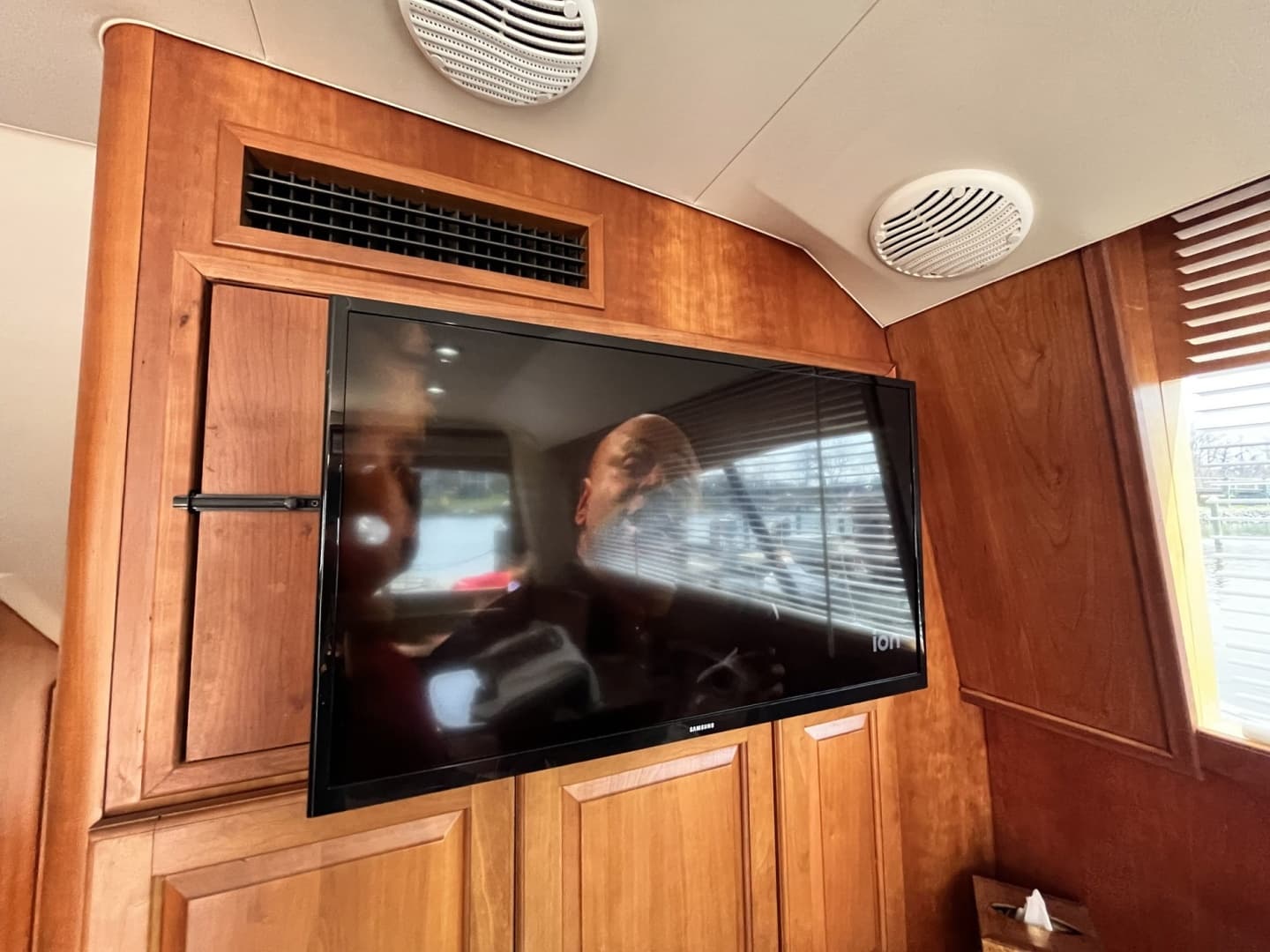 2003 Luhrs 40 Convertible - Image 34