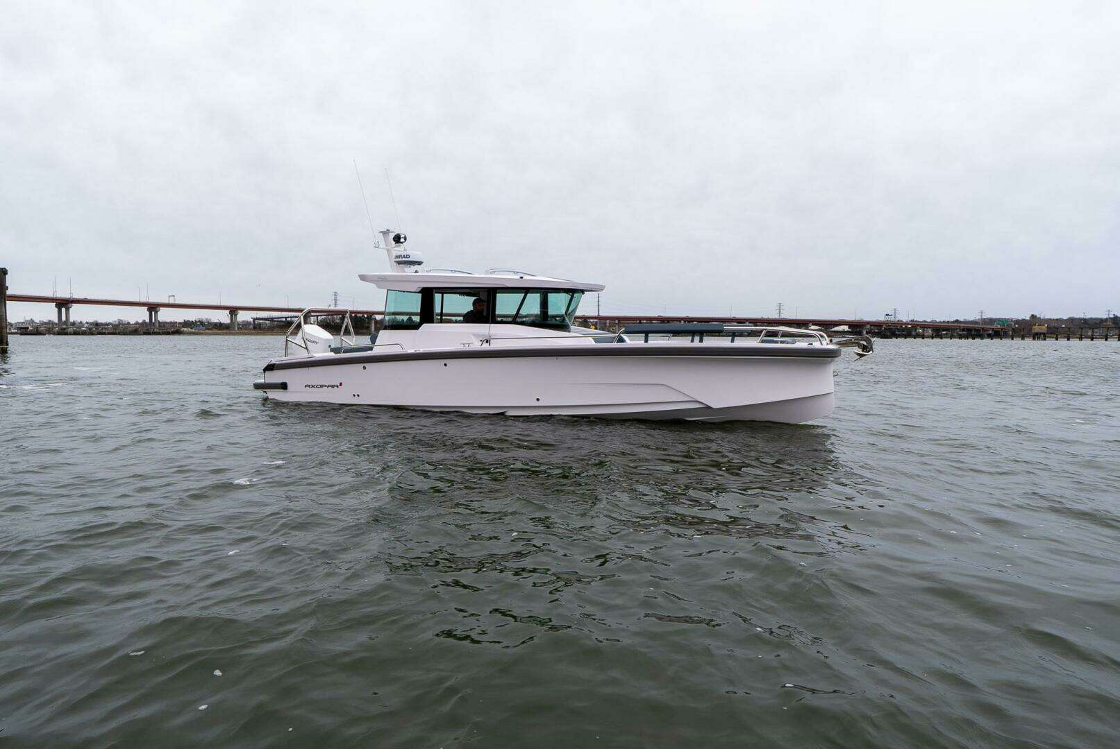 2026 Axopar Cross Cabin - Image 2