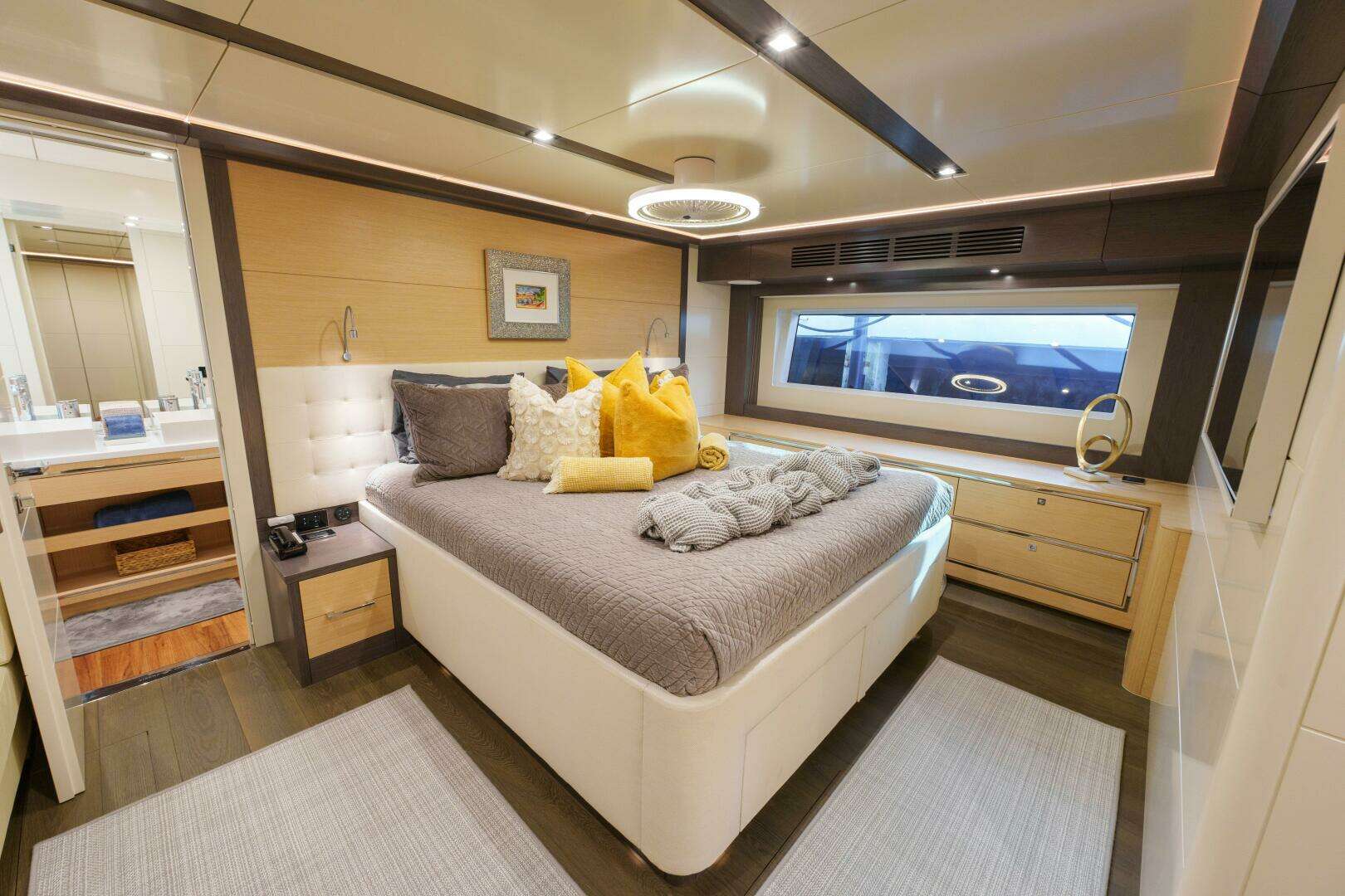 2020 Sirena 64 - Image 24