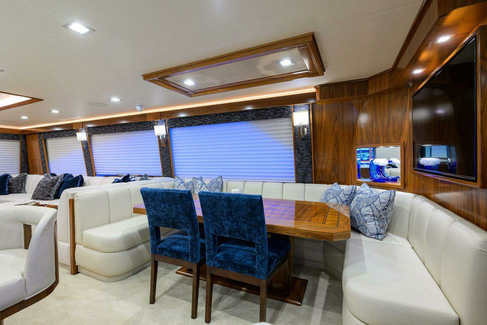 2020 Viking 92 Enclosed Bridge - Image 9