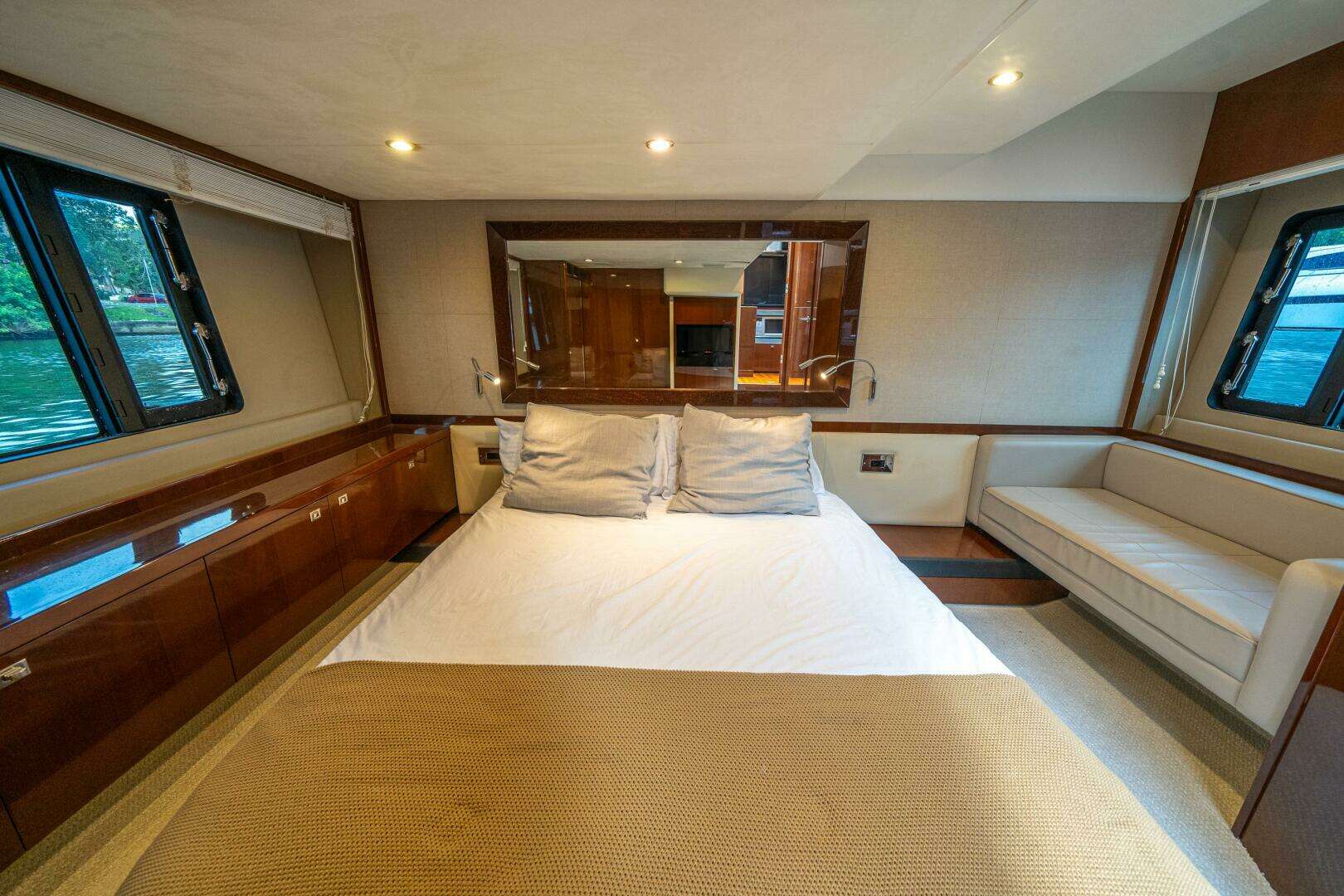 2012 Princess V52 - Image 24
