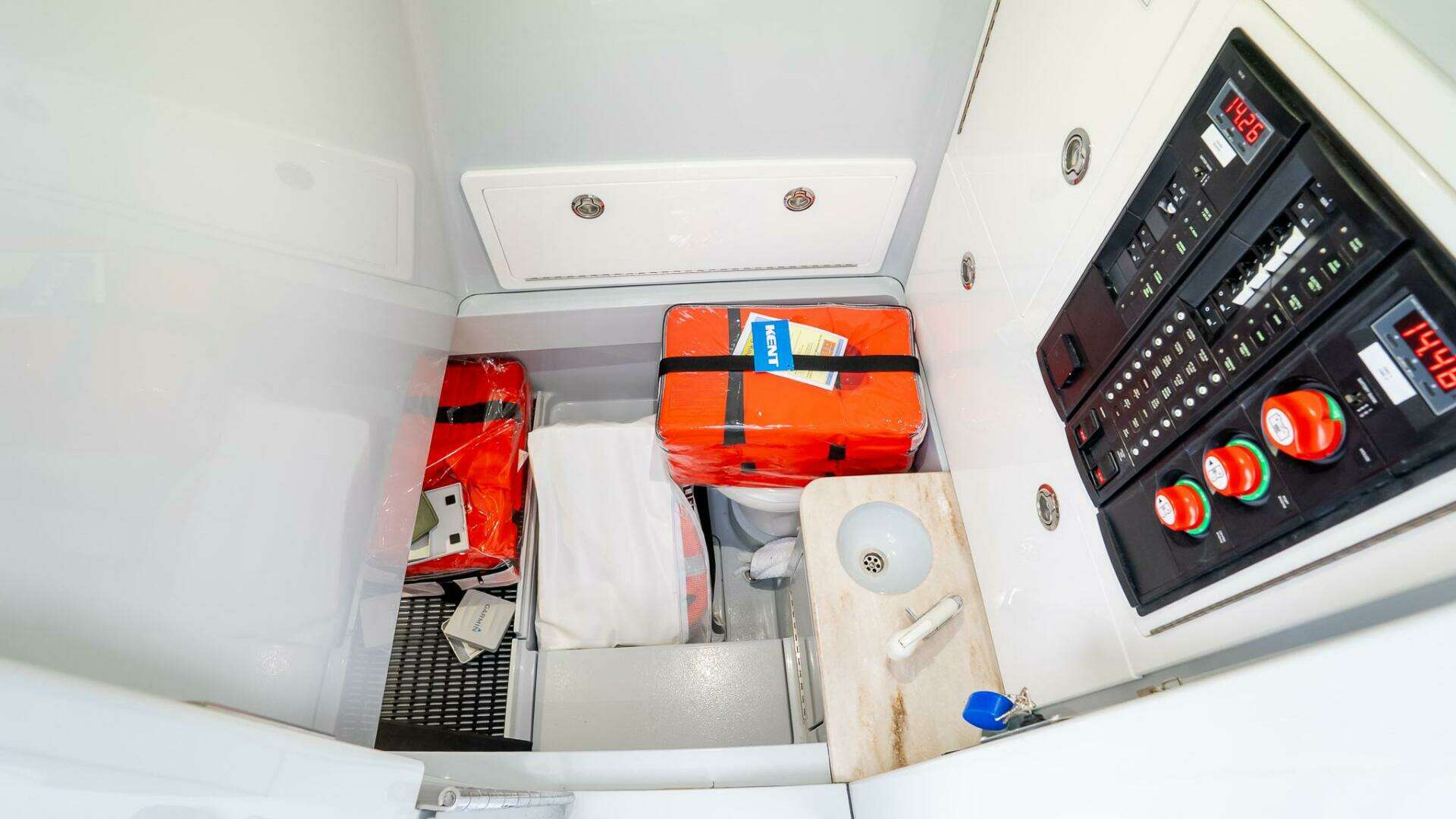 2023 Valhalla Boatworks V-33 - Image 28
