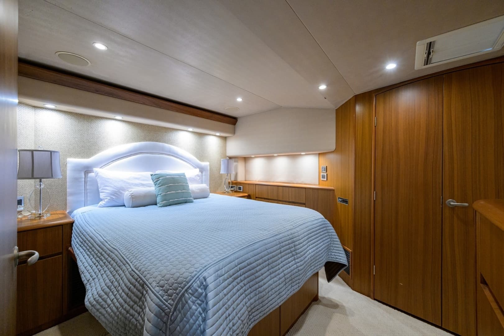 2008 Viking 60 Convertible - Image 37