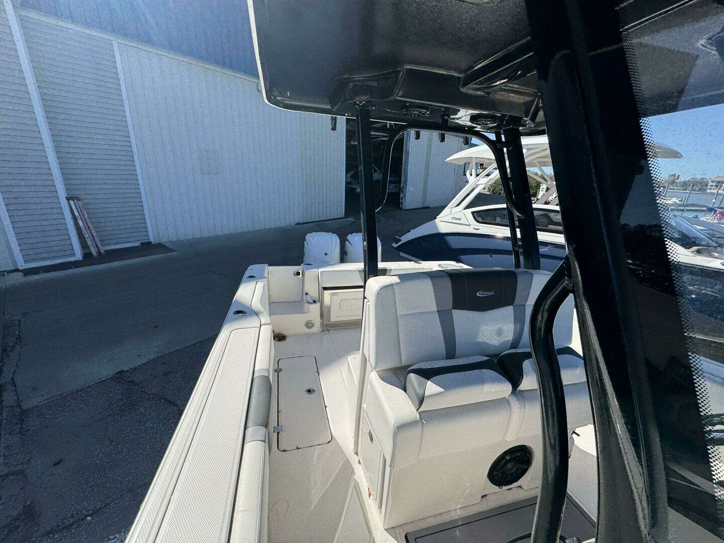 2023 Robalo R270 Center Console - Image 47