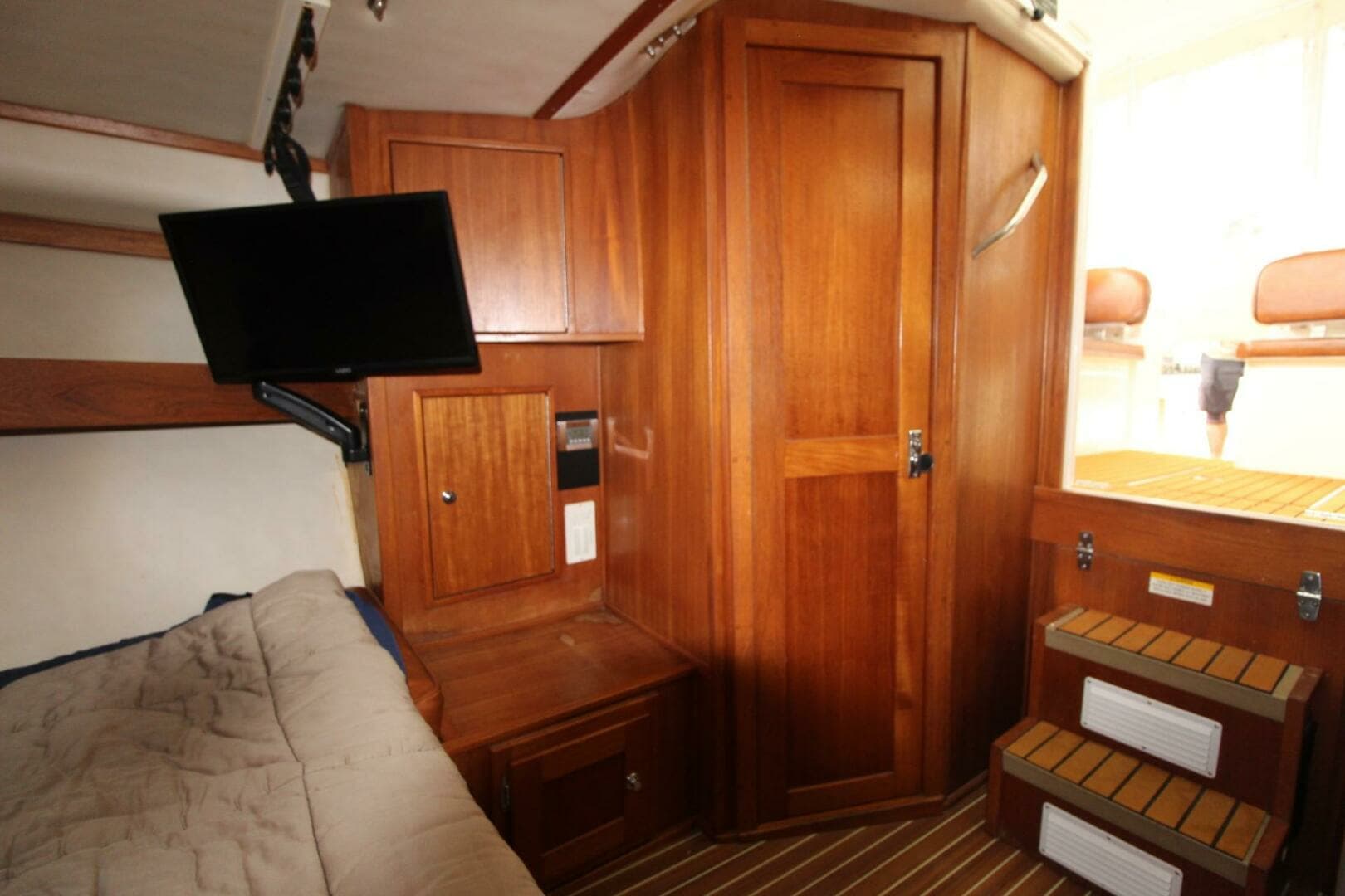 2006 Albemarle 320 Express - Image 23