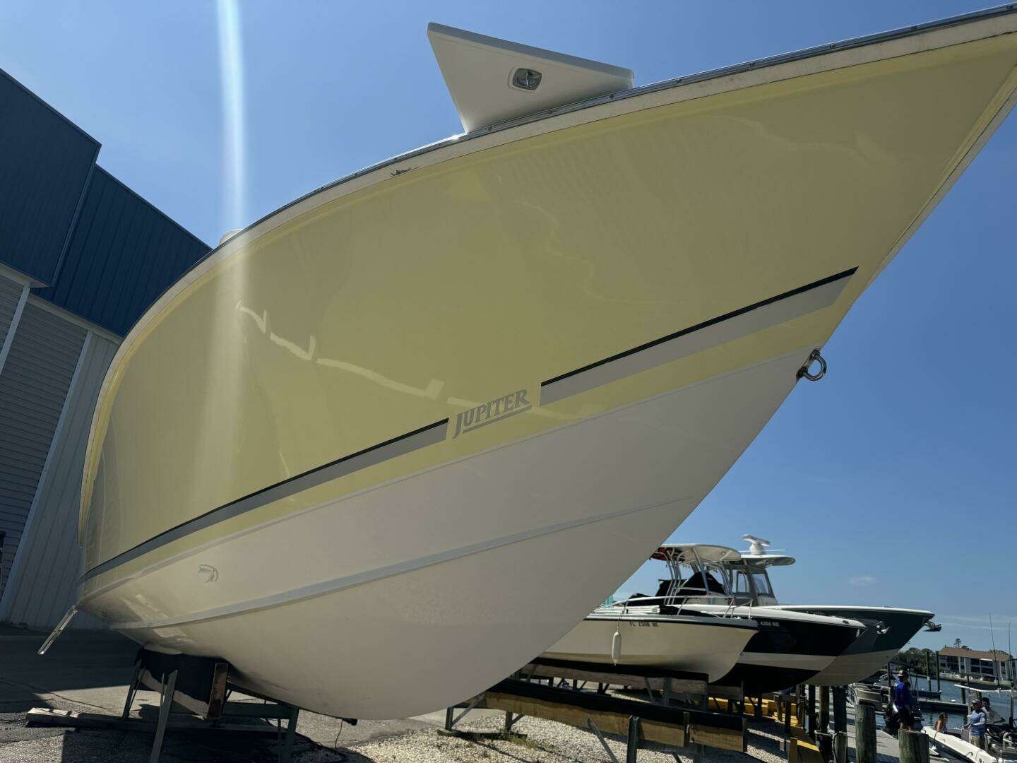 2006 Jupiter 31 CC Forward Seating - Image 4