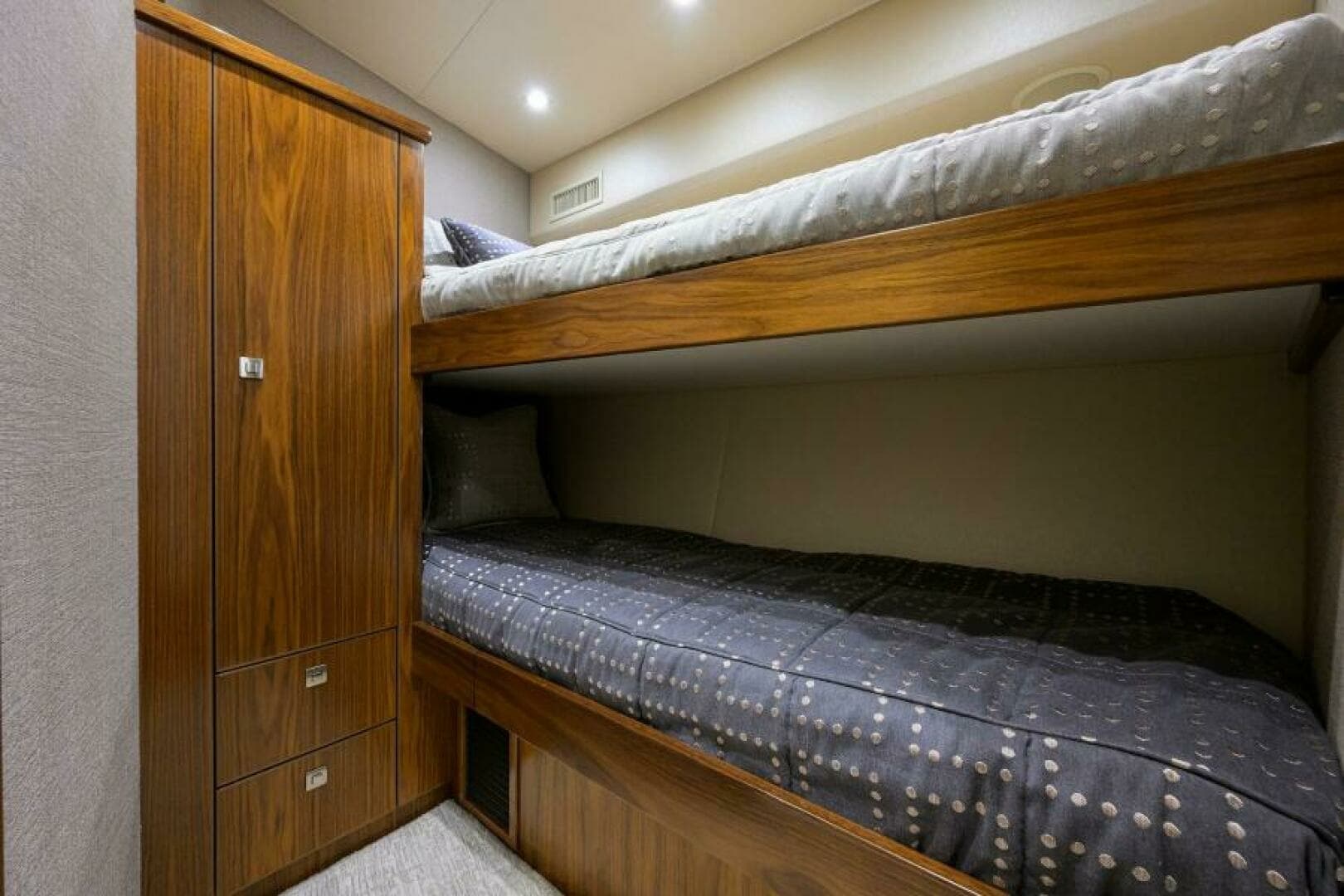 2019 Viking 80 Convertible - Image 21