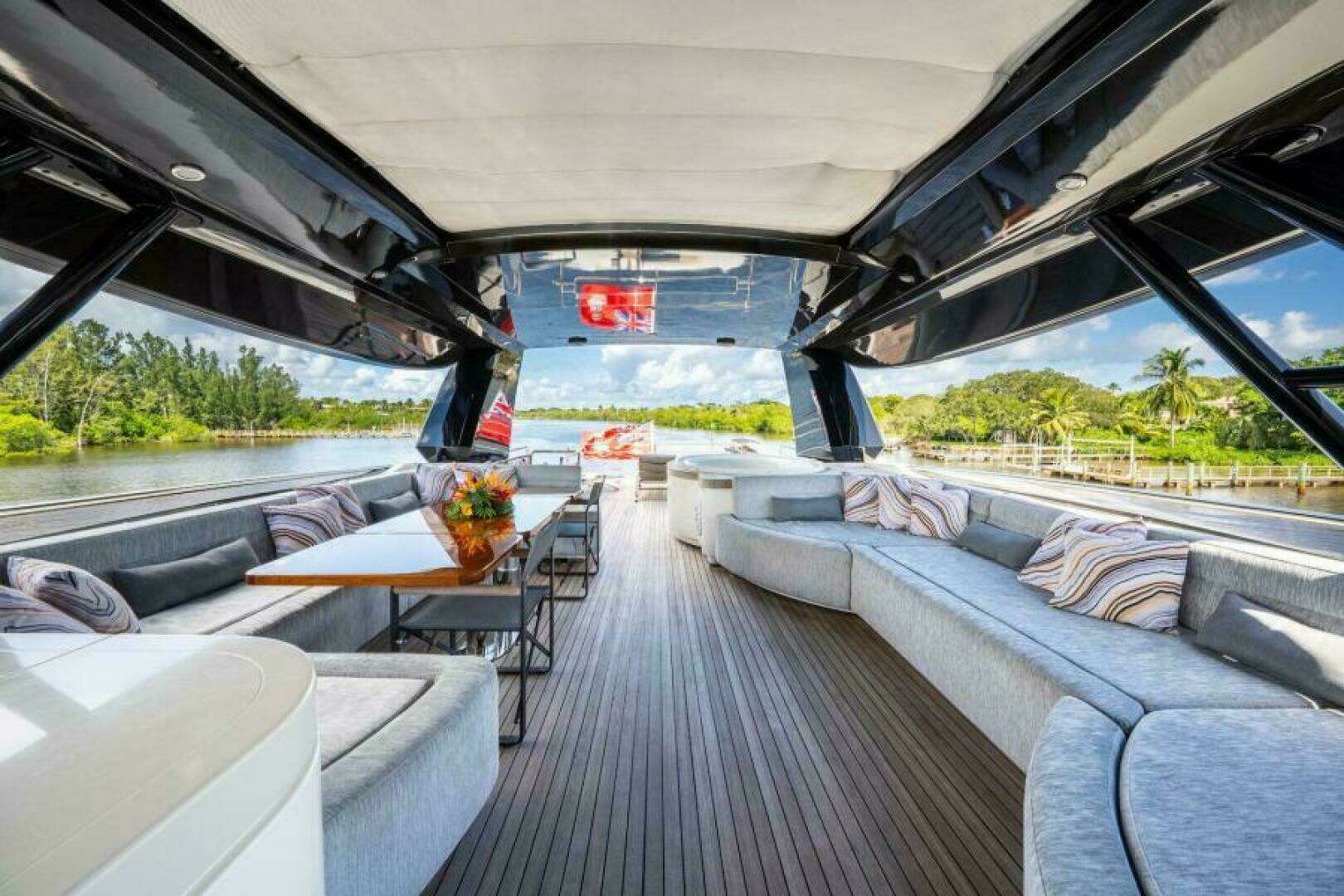 2015 Monte Carlo Yachts MCY86 - Image 29