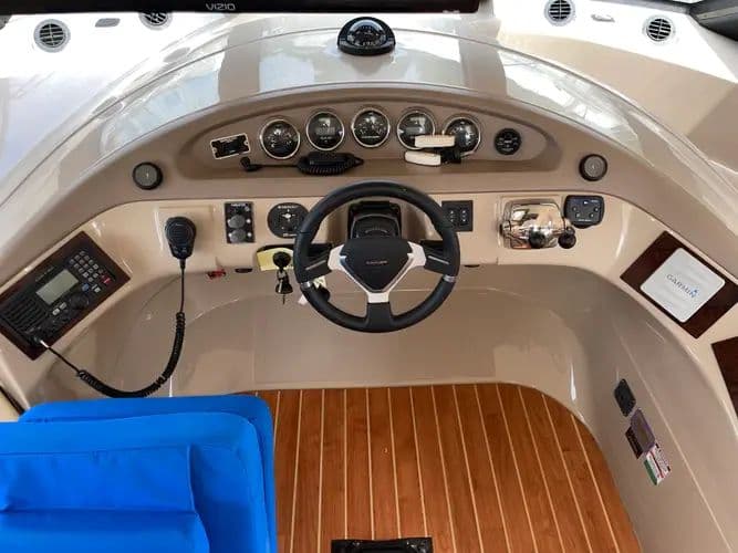 2006 Carver 560 Voyager - Image 25