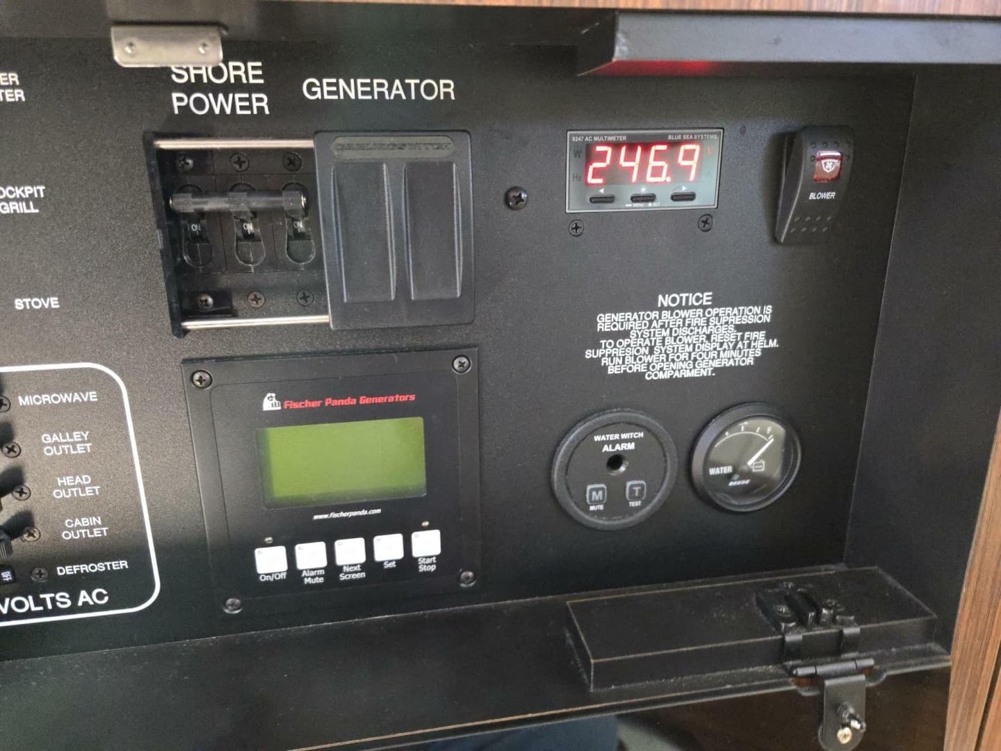 2019 Pursuit 355 Offshore - Image 9