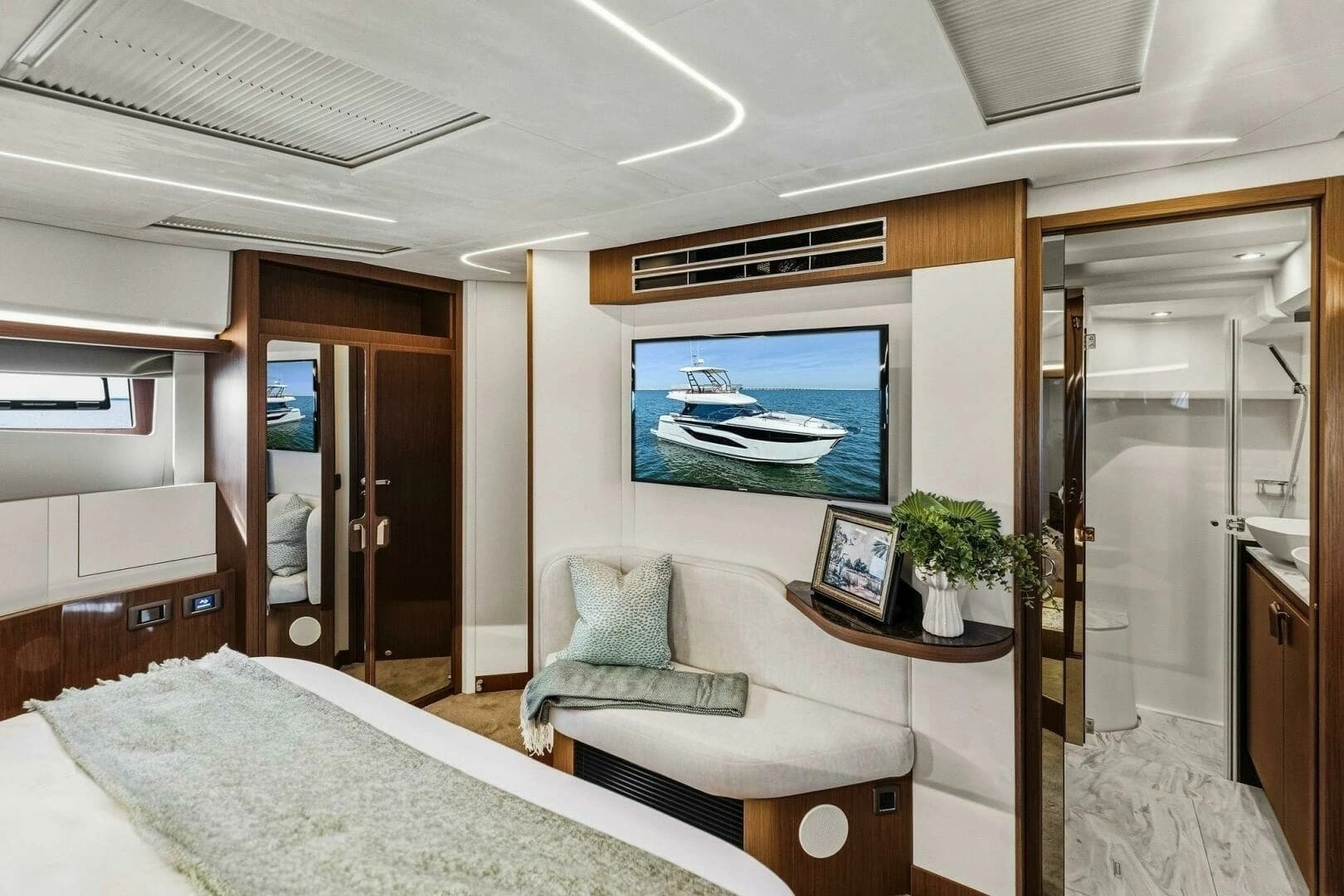 2026 Prestige F4.9 - Image 24