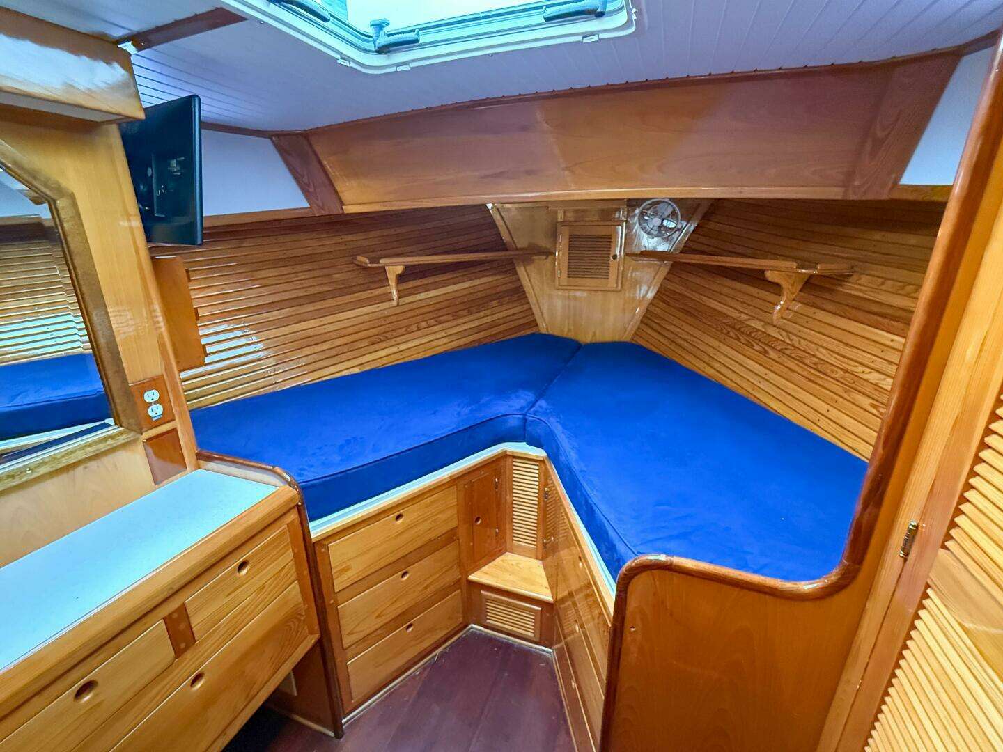 1984 Wilbur 38 - Image 34