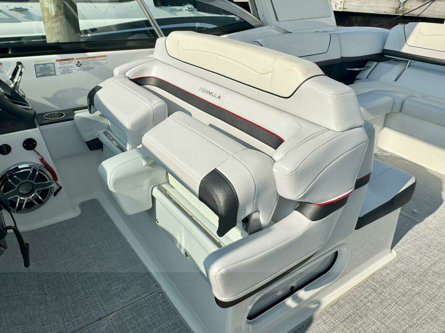 2024 Formula 350 Crossover Bowrider - Image 31