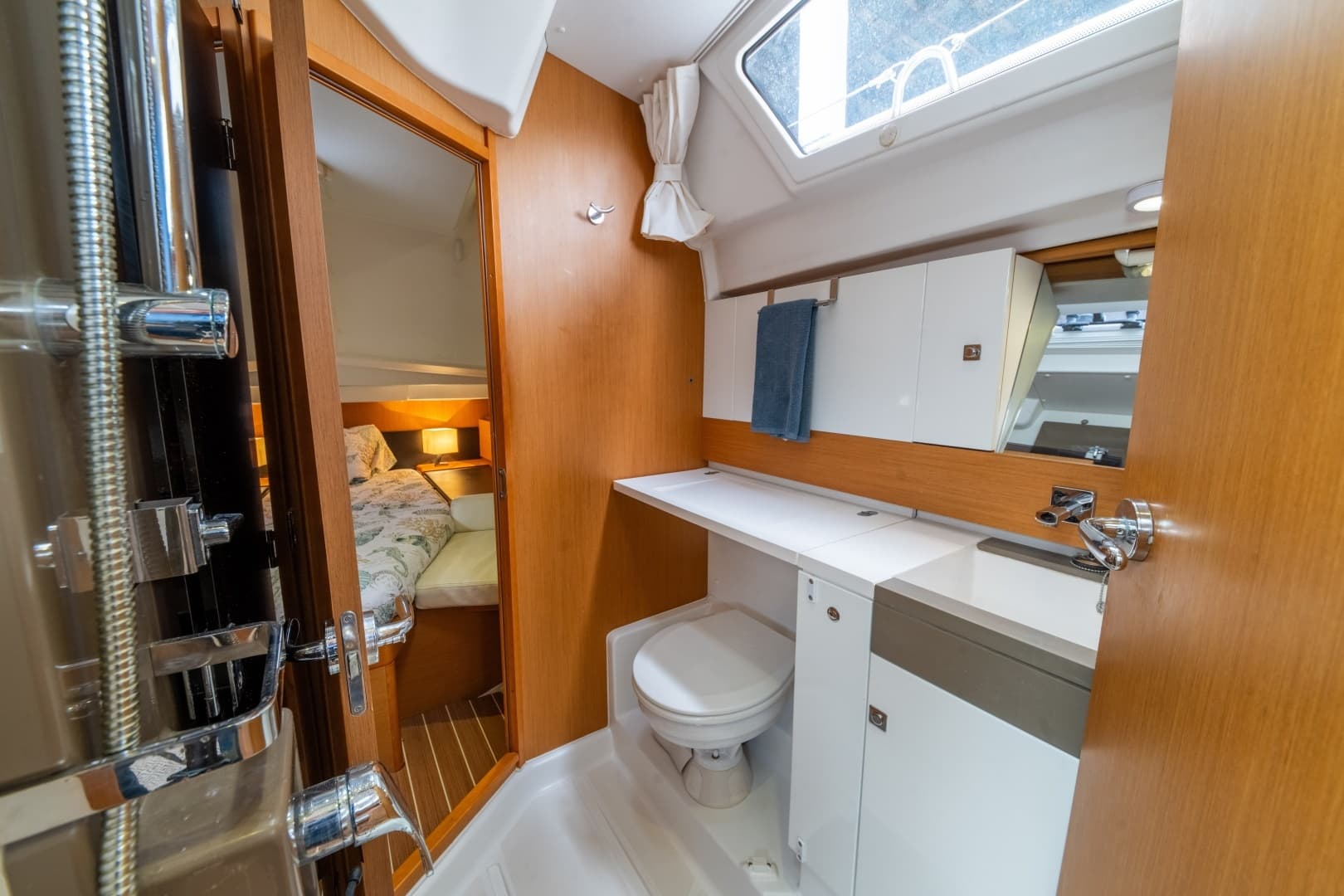 2015 Jeanneau 41 DS - Image 44