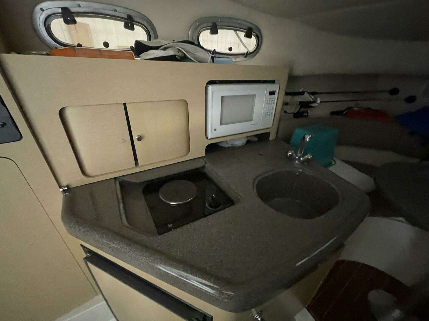 2000 Boston Whaler 280 Conquest - Image 17
