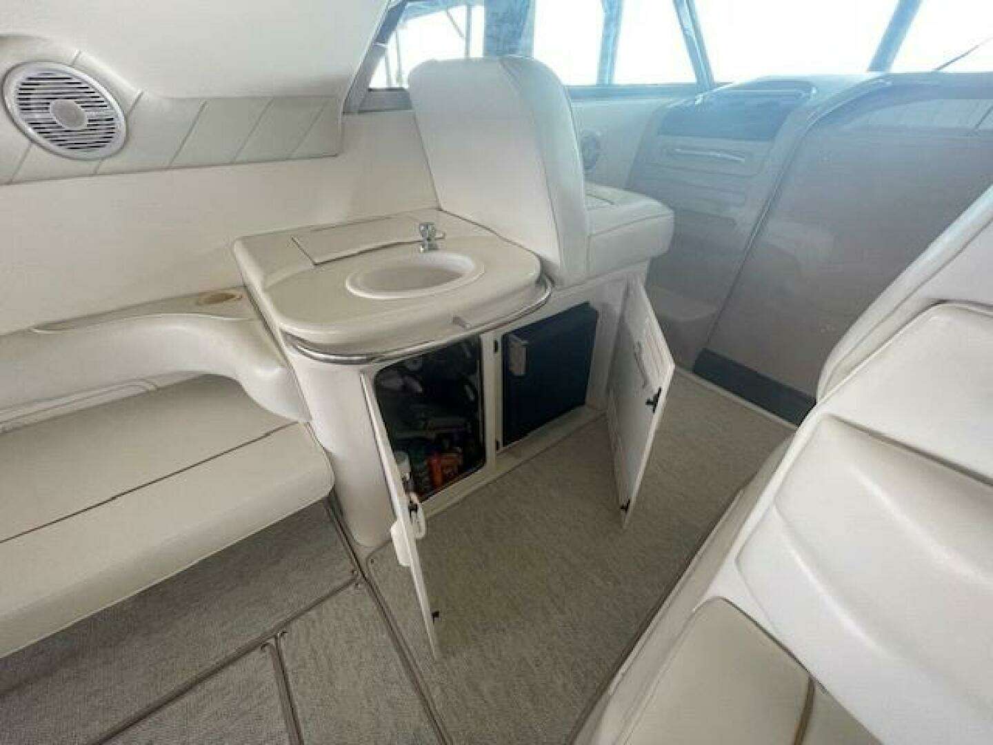 1998 Sea Ray 370 Sundancer - Image 21