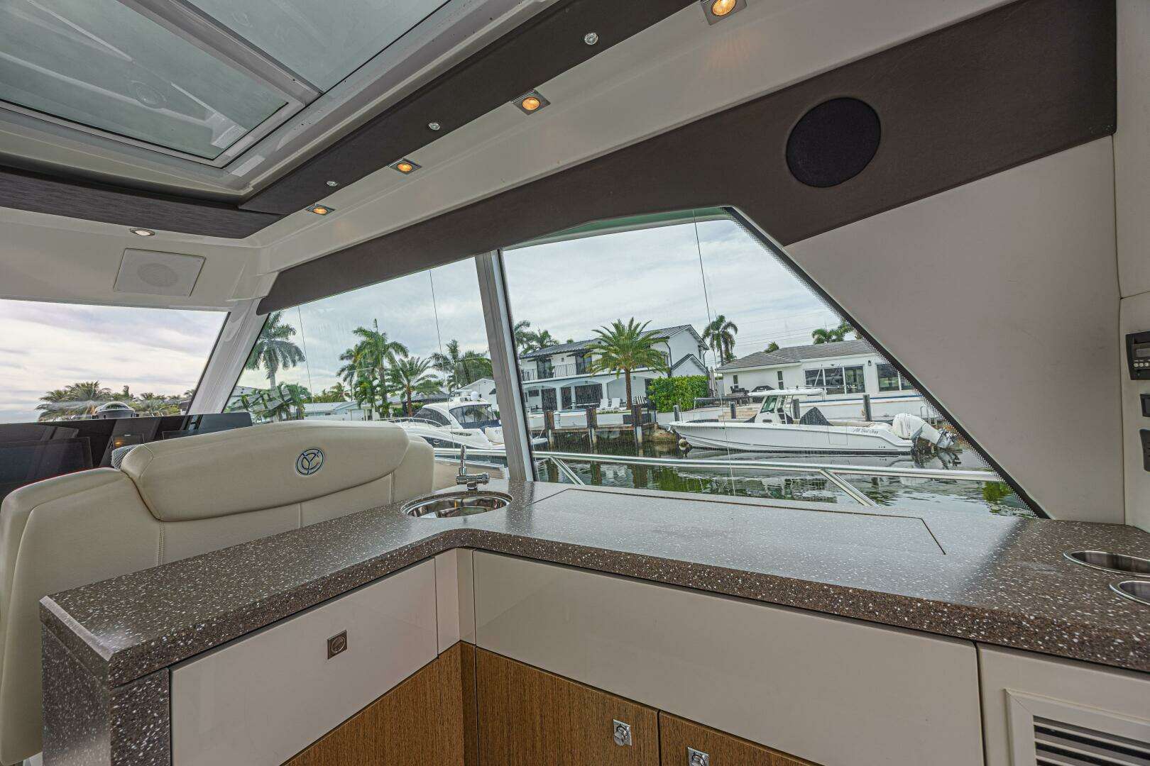 2012 Cruisers Yachts 48 Cantius - Image 27
