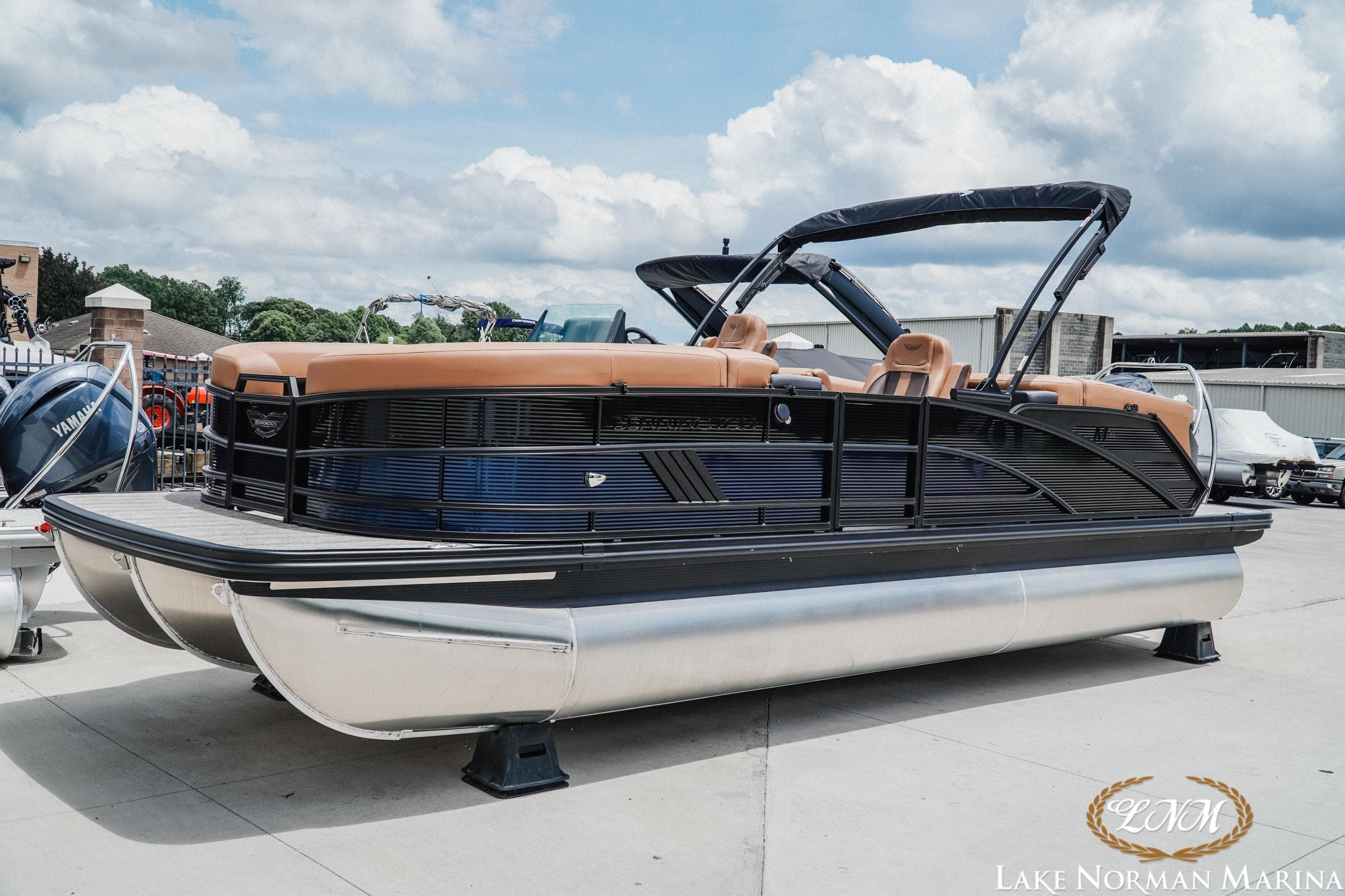 2026 Bennington 23MFB pontoon boat at Lake Norman Marina, featuring sleek design and luxury seating.