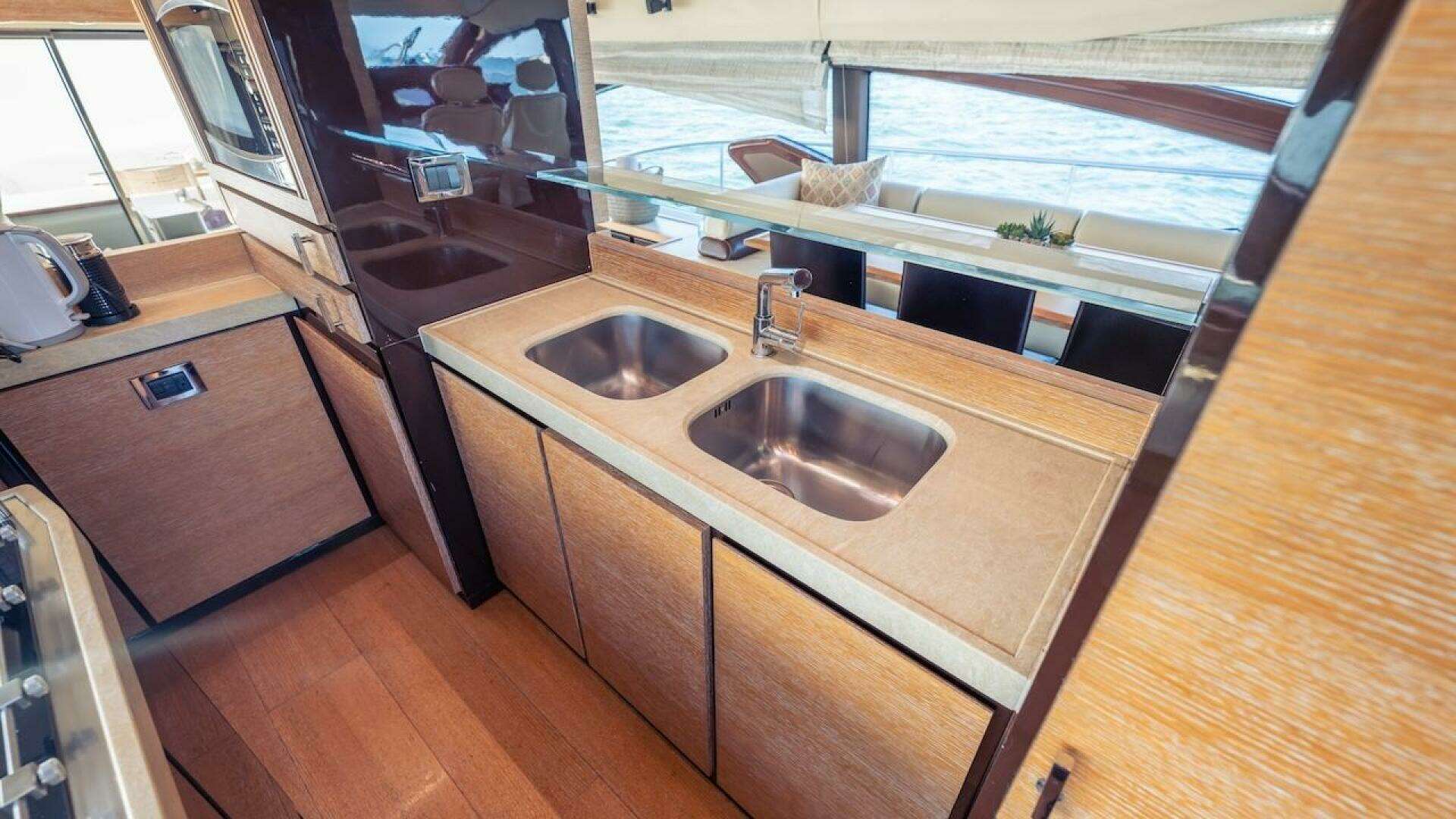 2012 Azimut Evolution - Image 63