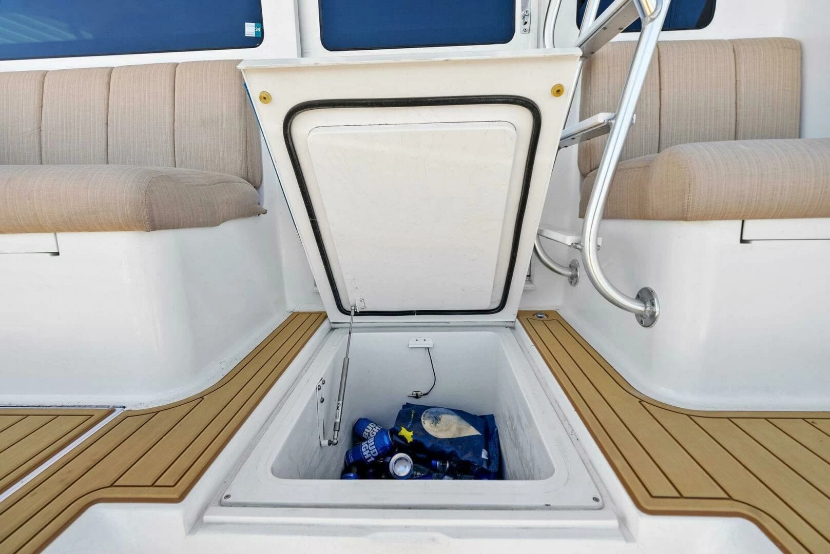 2002 Viking 65 Convertible - Image 14