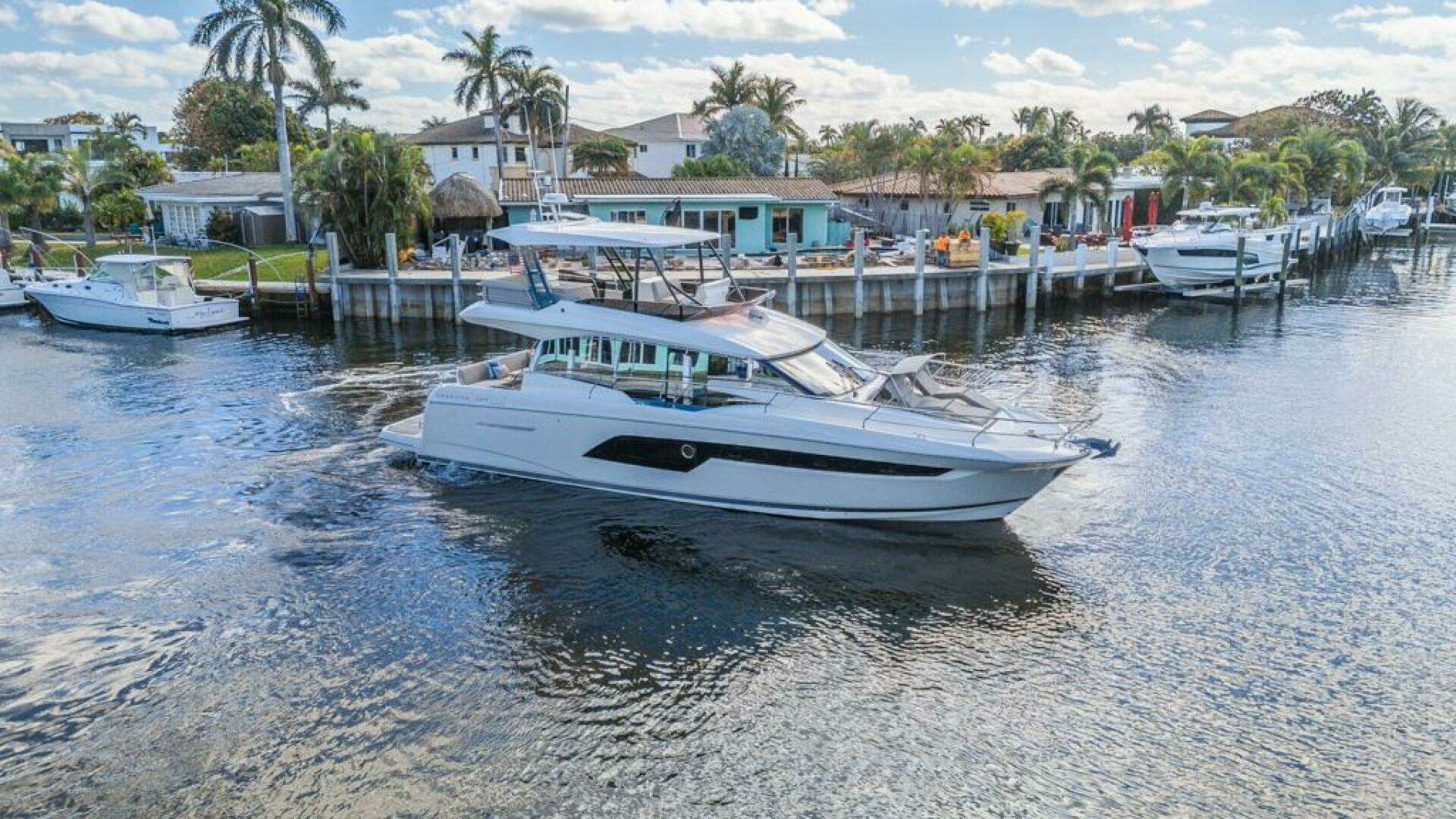 2021 Prestige 520 Flybridge - Image 3