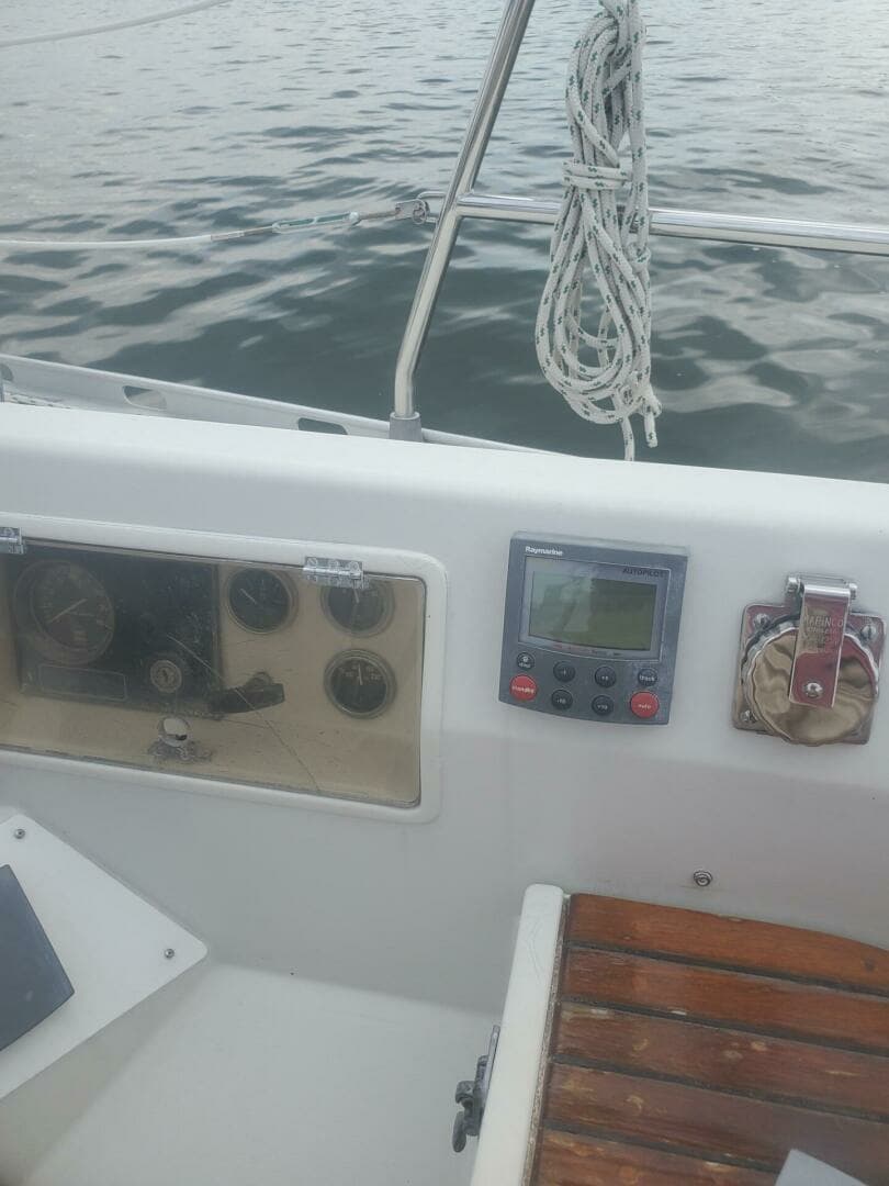 1985 Beneteau First 375 - Image 9