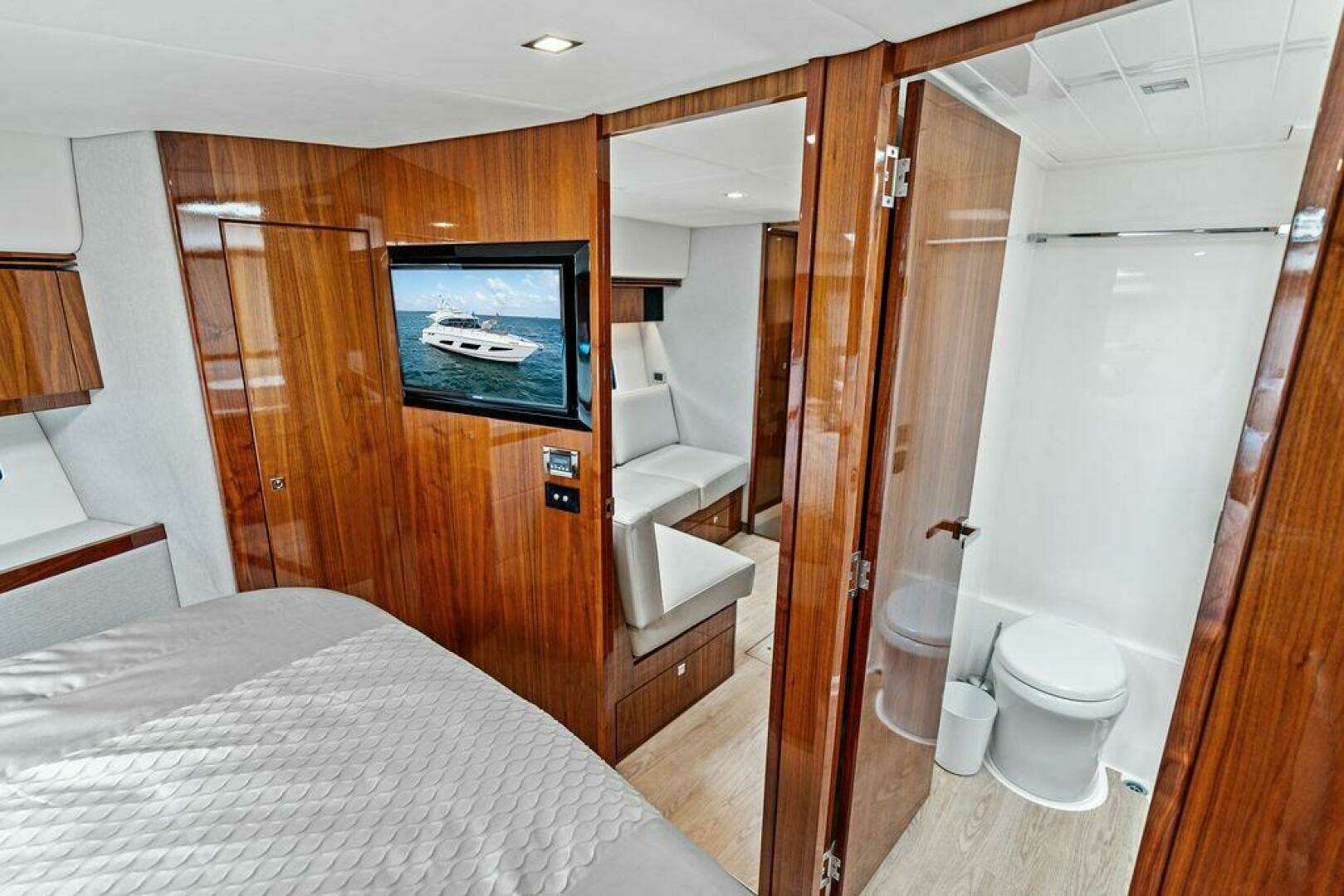 2018 Riviera 4800 Sport Yacht - Image 26
